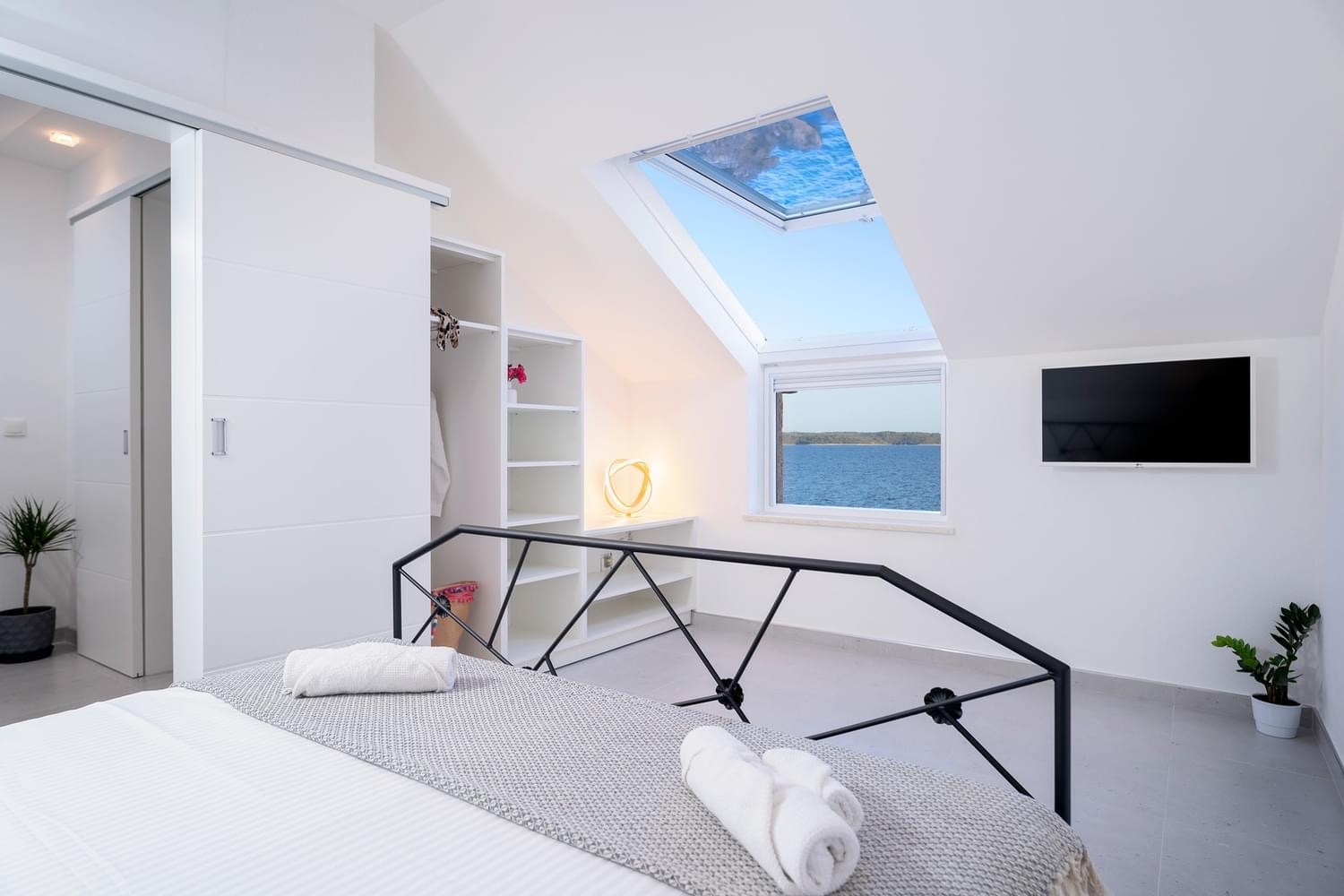 Two bedroom house near beach Zavala, Hvar  K