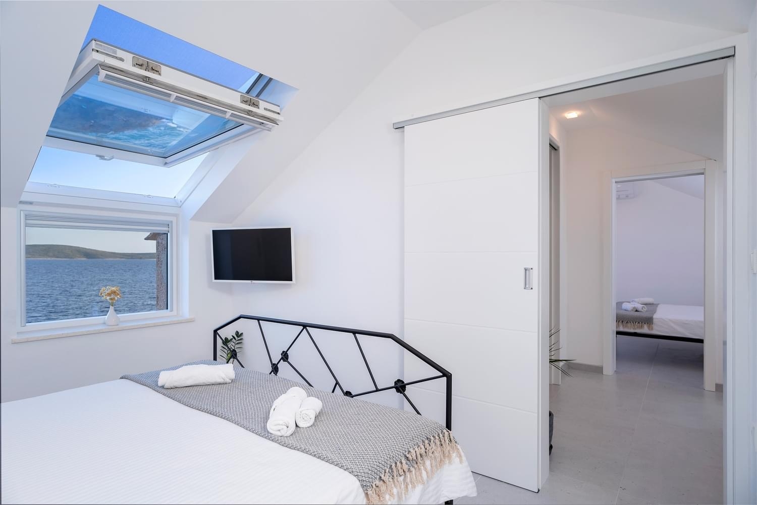 Two bedroom house near beach Zavala, Hvar  K
