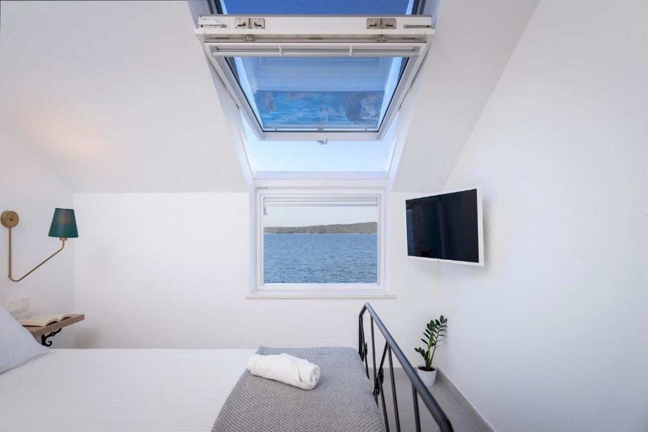 Two bedroom house near beach Zavala, Hvar  K
