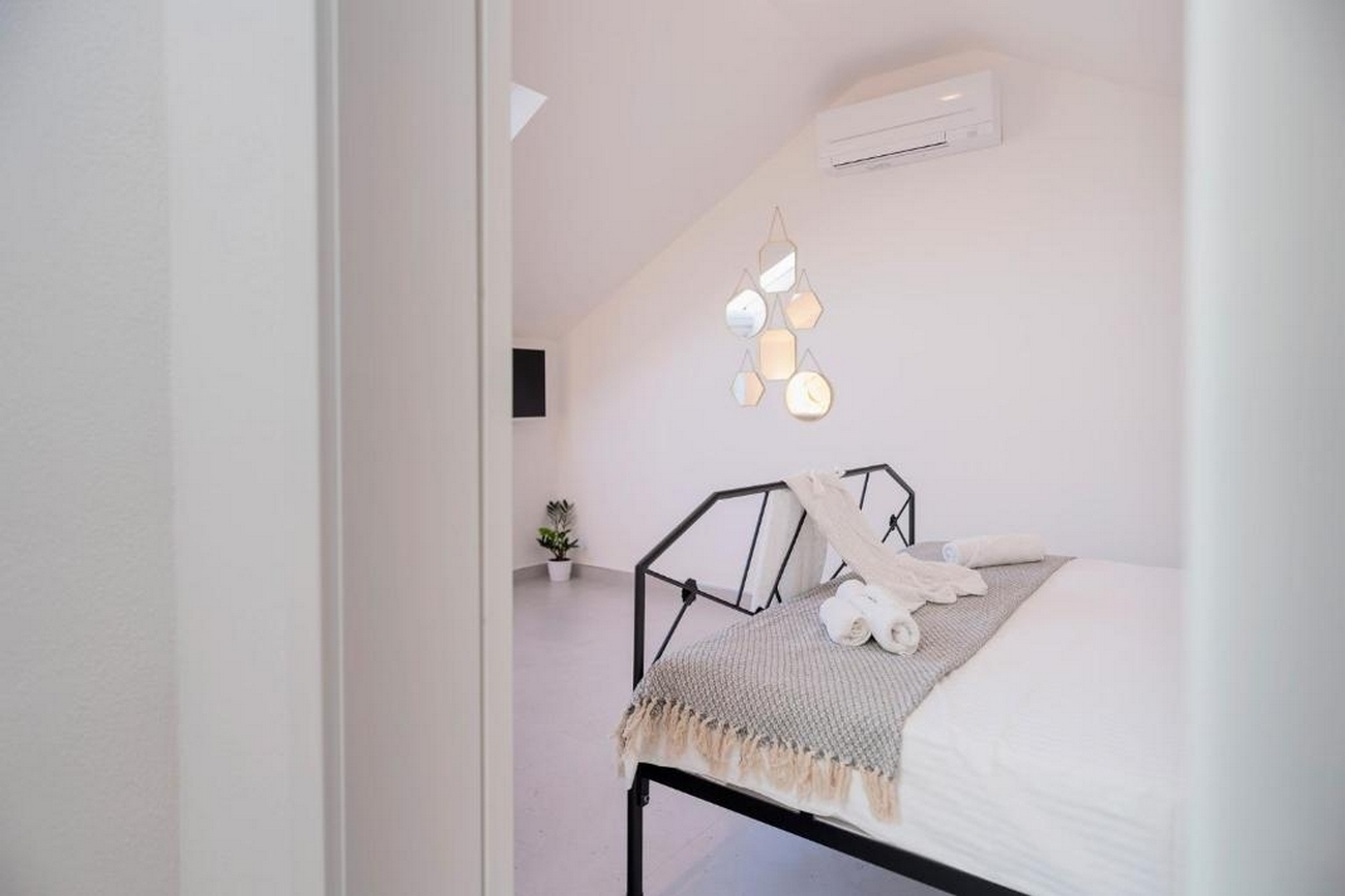 Two bedroom house near beach Zavala, Hvar  K