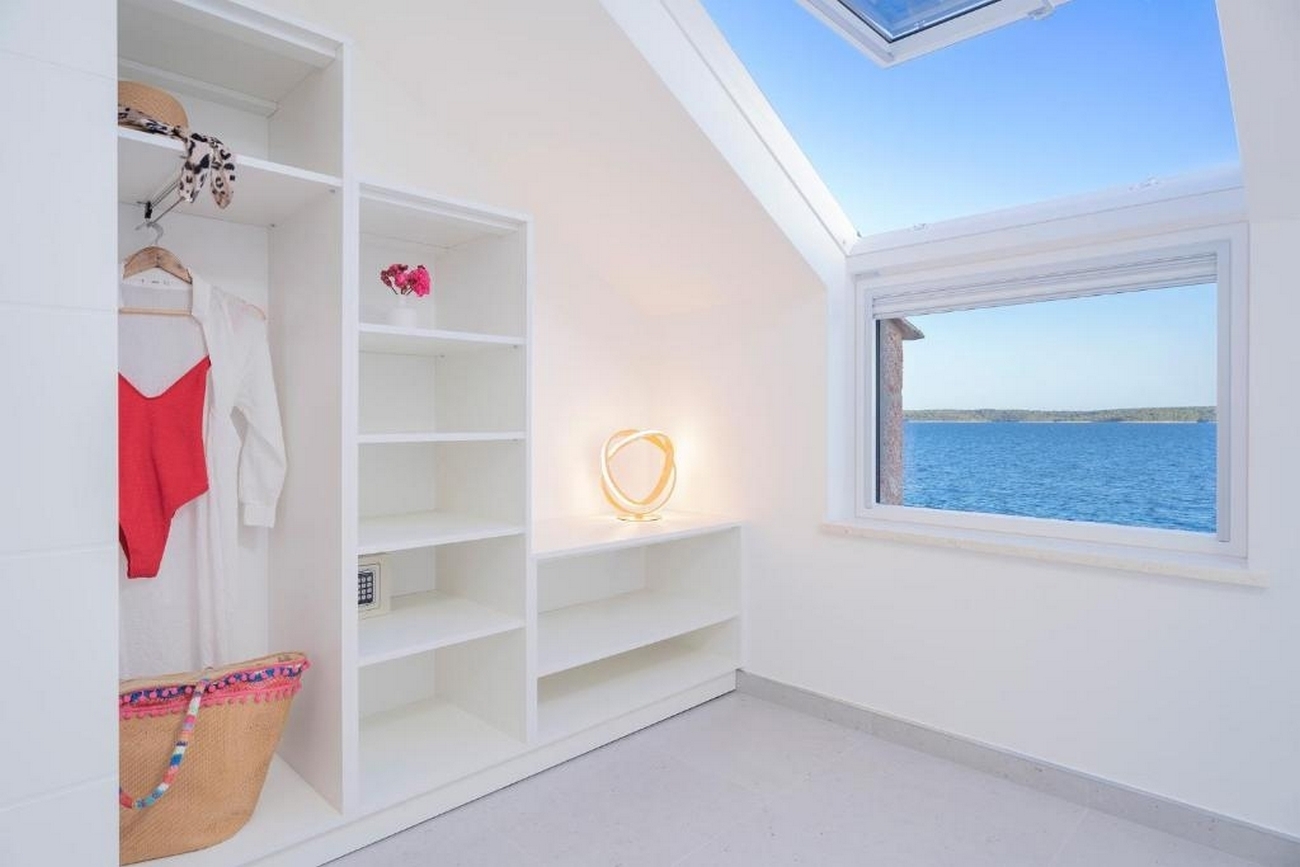 Two bedroom house near beach Zavala, Hvar  K