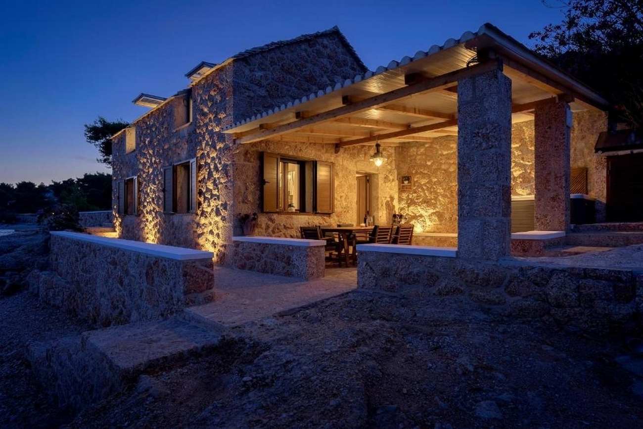 Two bedroom house near beach Zavala, Hvar  K