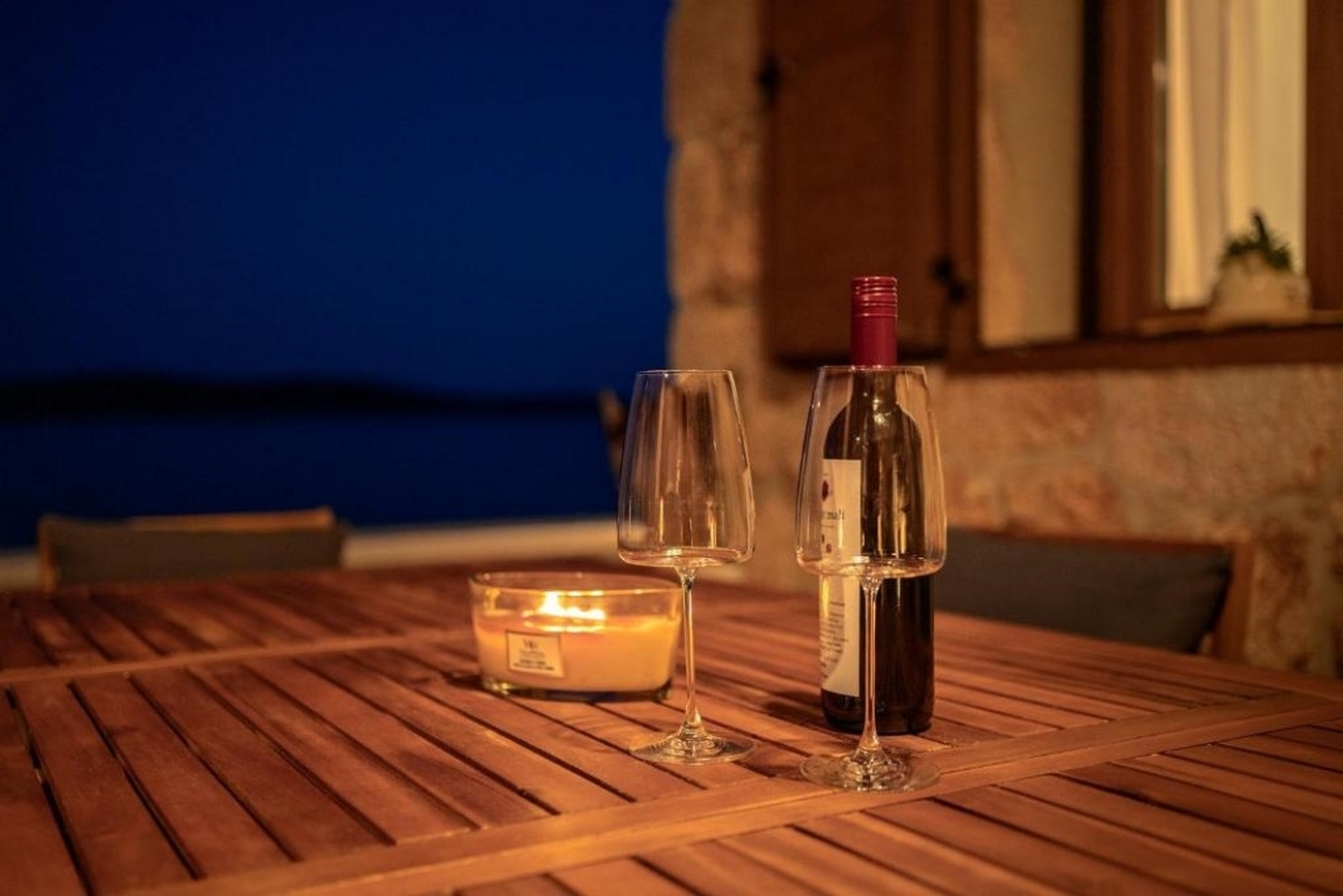Two bedroom house near beach Zavala, Hvar  K