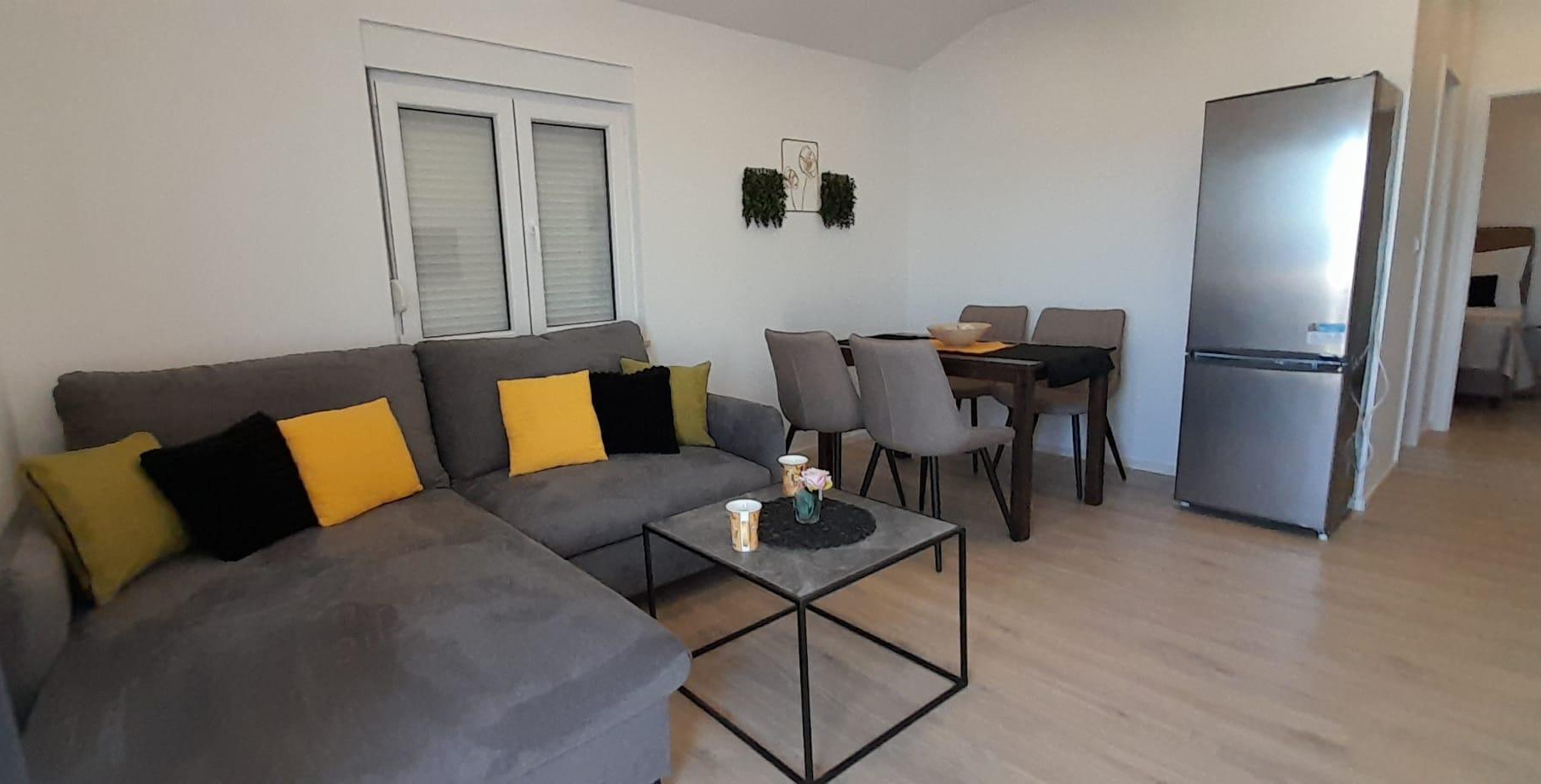 One bedroom apartment with balcony and sea view Duće (Omiš) (A-23509-b)