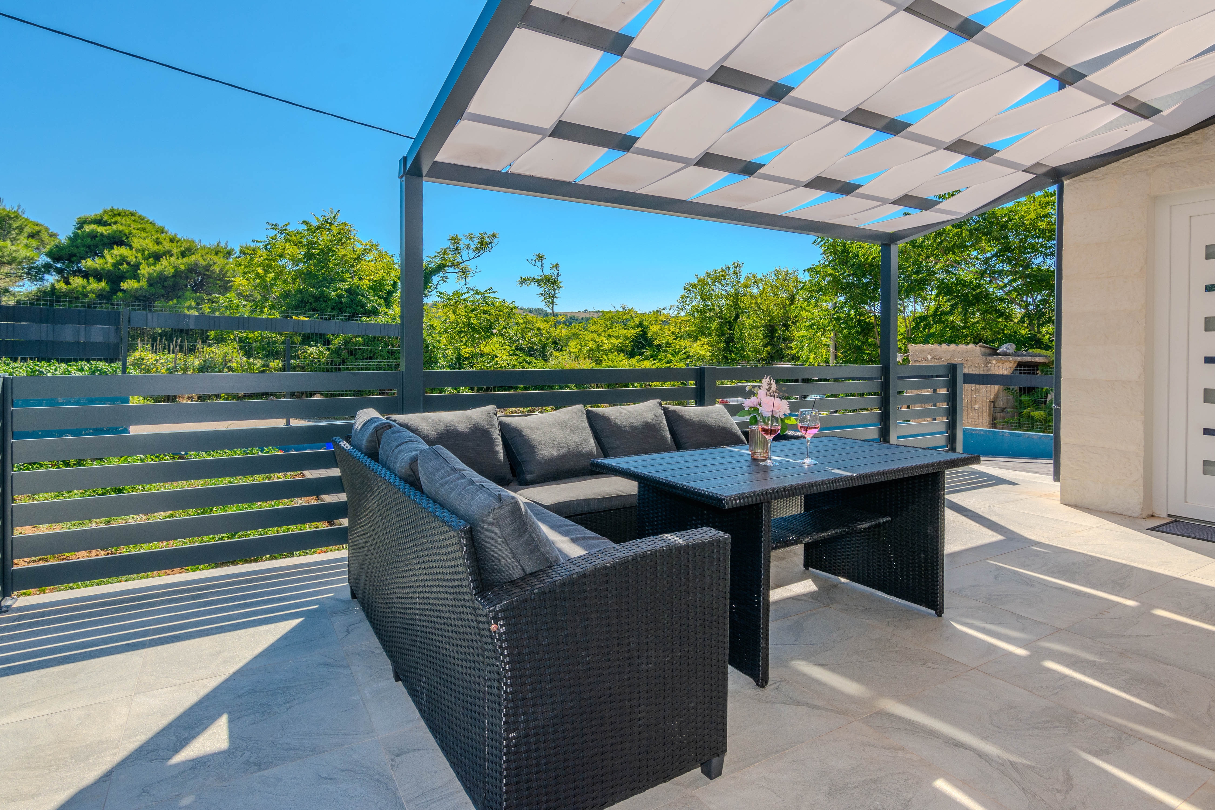 Four bedroom house with terrace Vir - Lozice, Vir  K