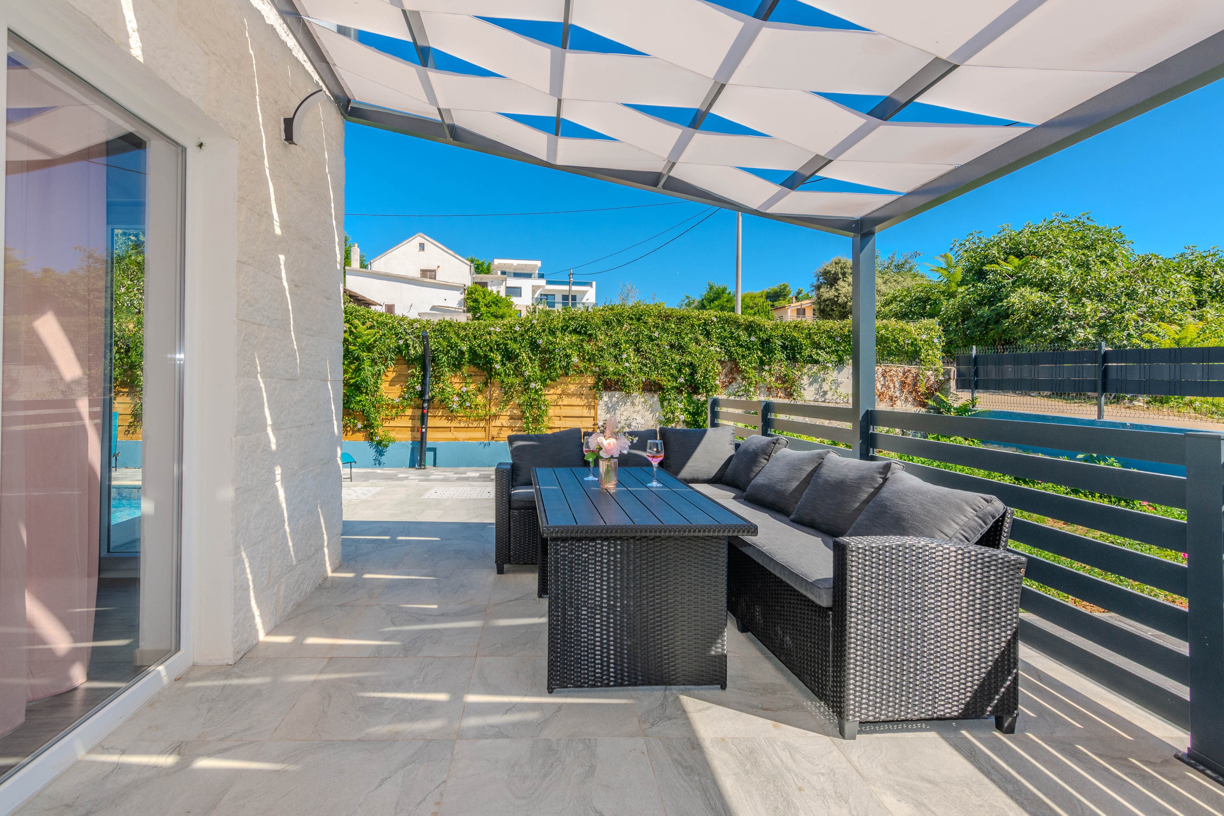 Four-bedroom house with terrace Vir - Lozice, Vir (K-23513)