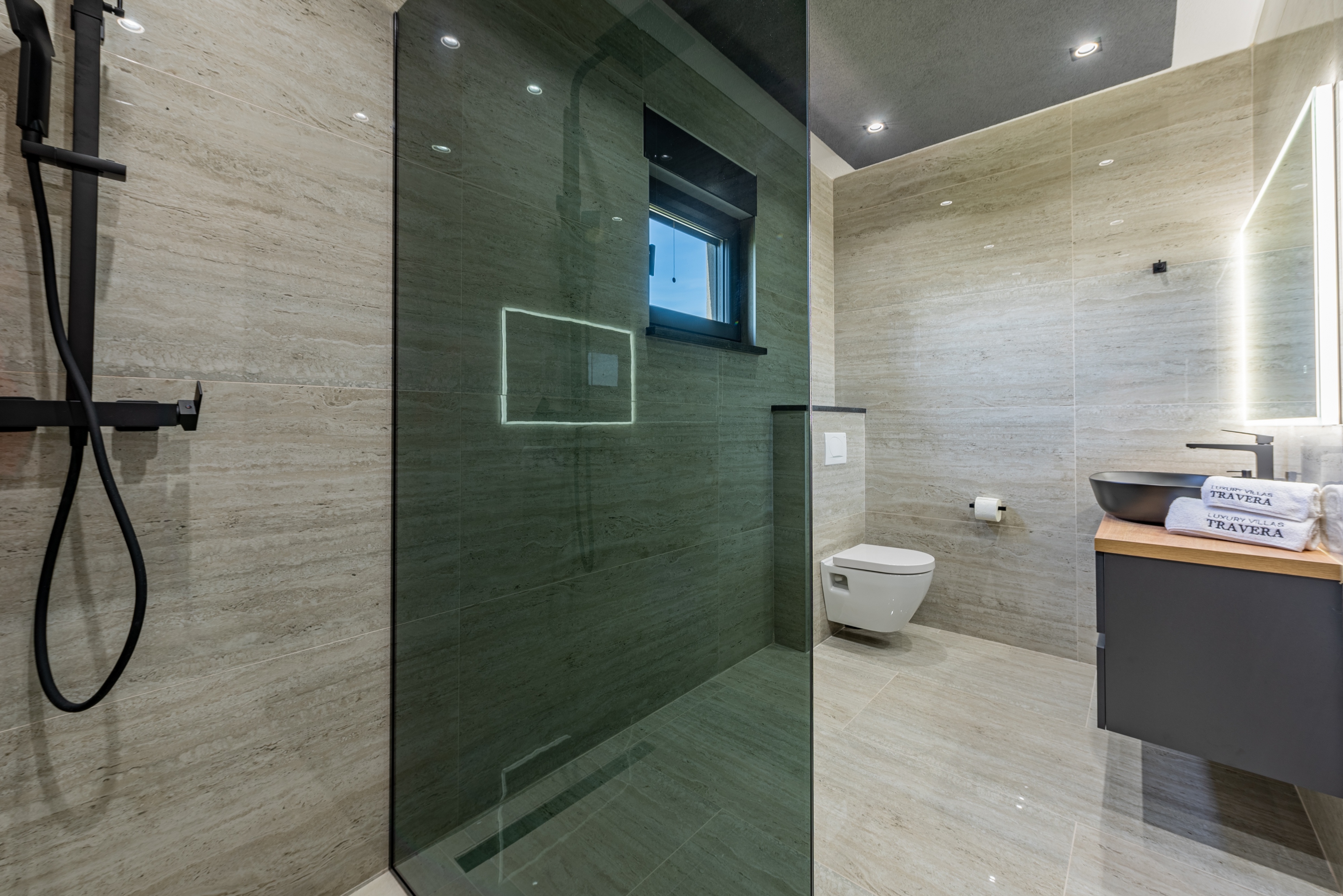 Comfortable and spacious house with terrace and sea view Privlaka, Zadar  K