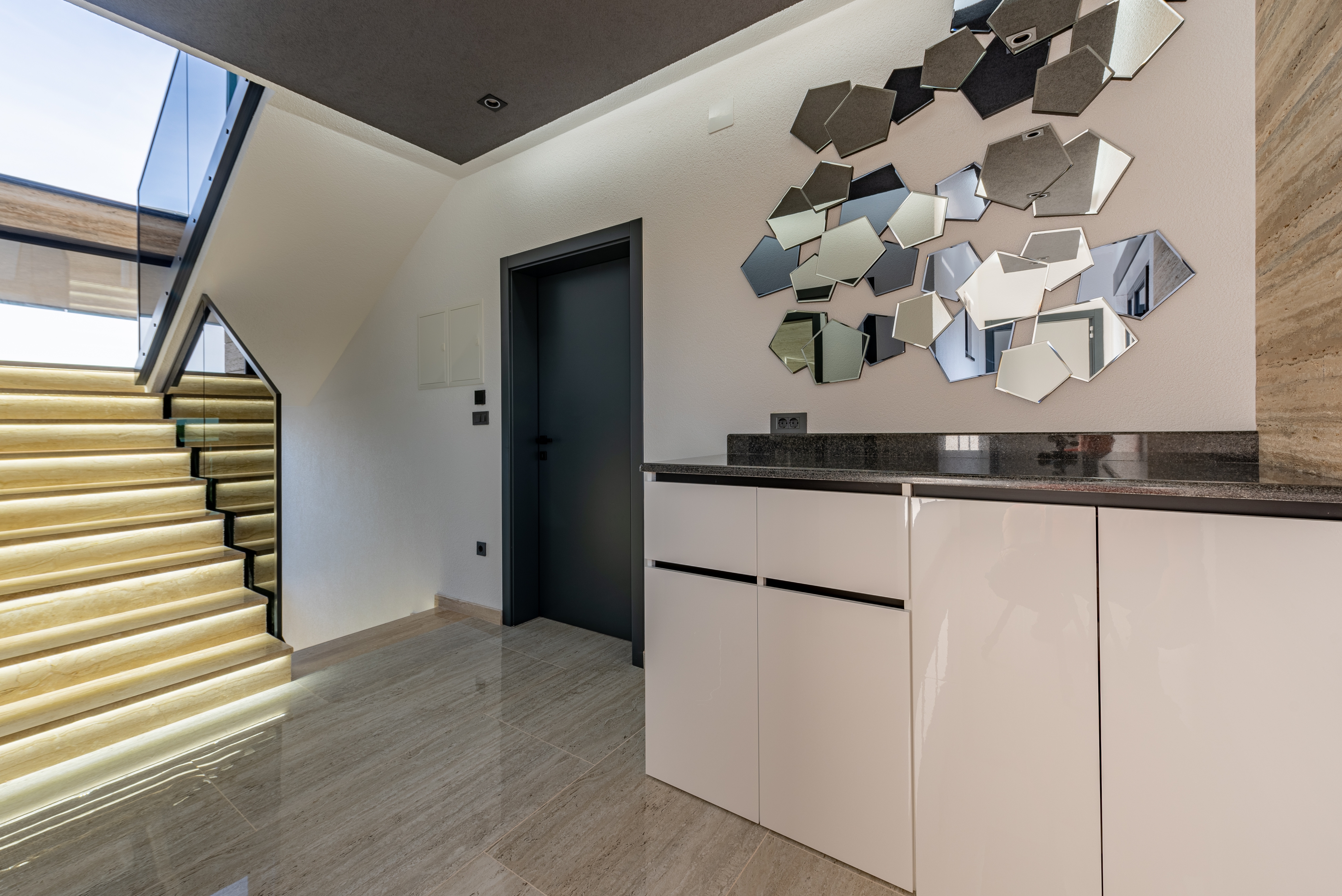 Comfortable and spacious house with terrace and sea view Privlaka, Zadar  K