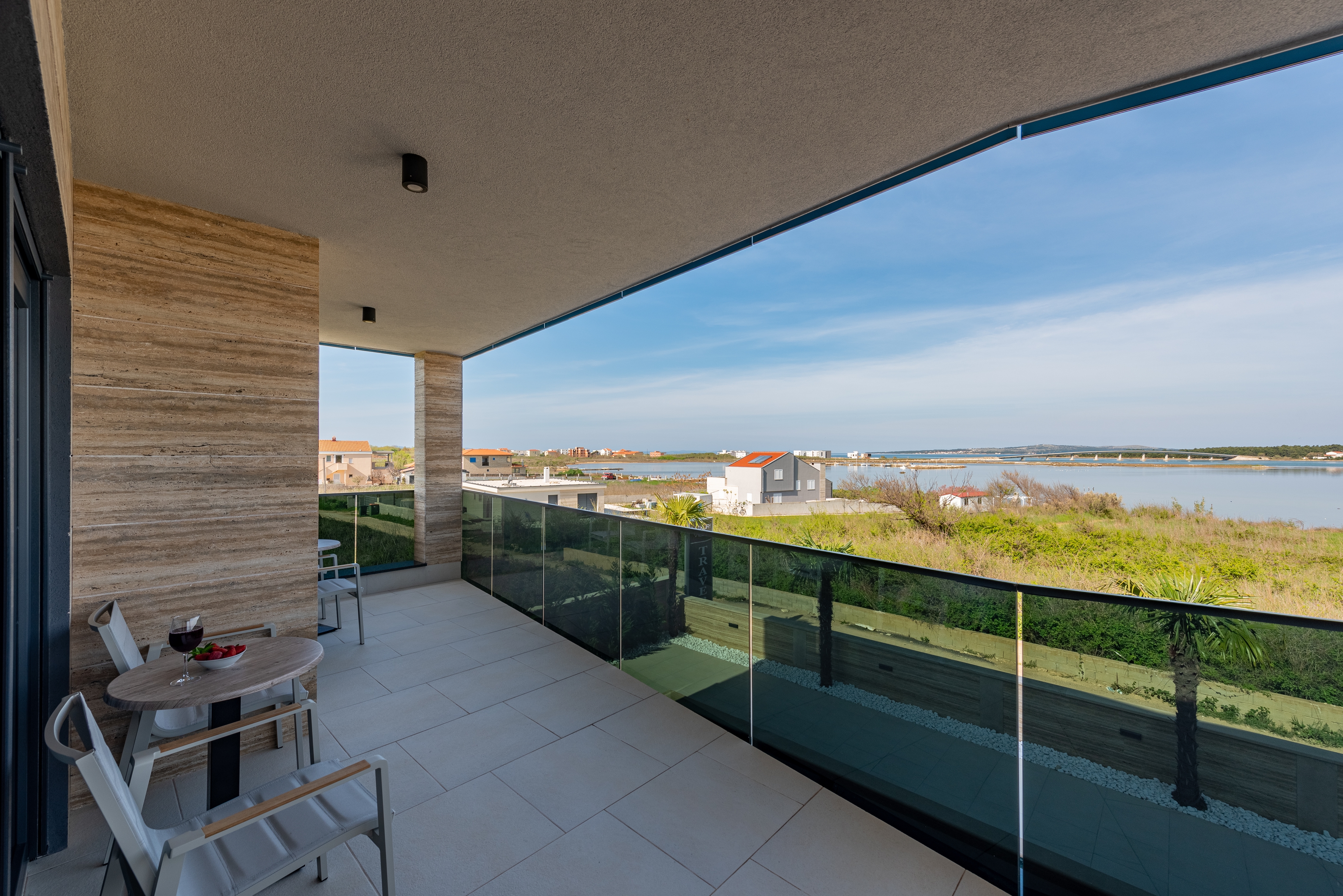 Comfortable and spacious house with terrace and sea view Privlaka, Zadar  K