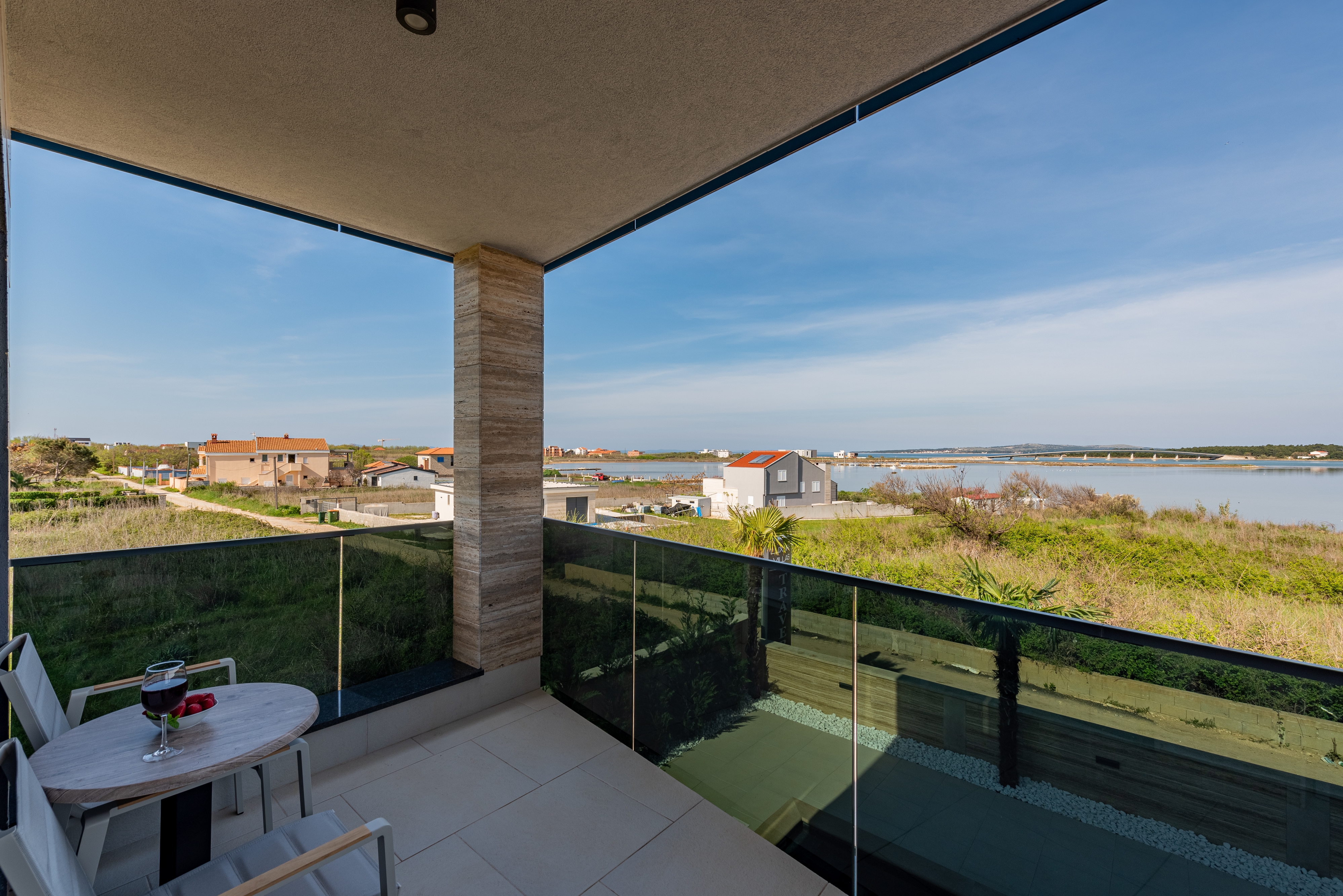 Comfortable and spacious house with terrace and sea view Privlaka, Zadar  K