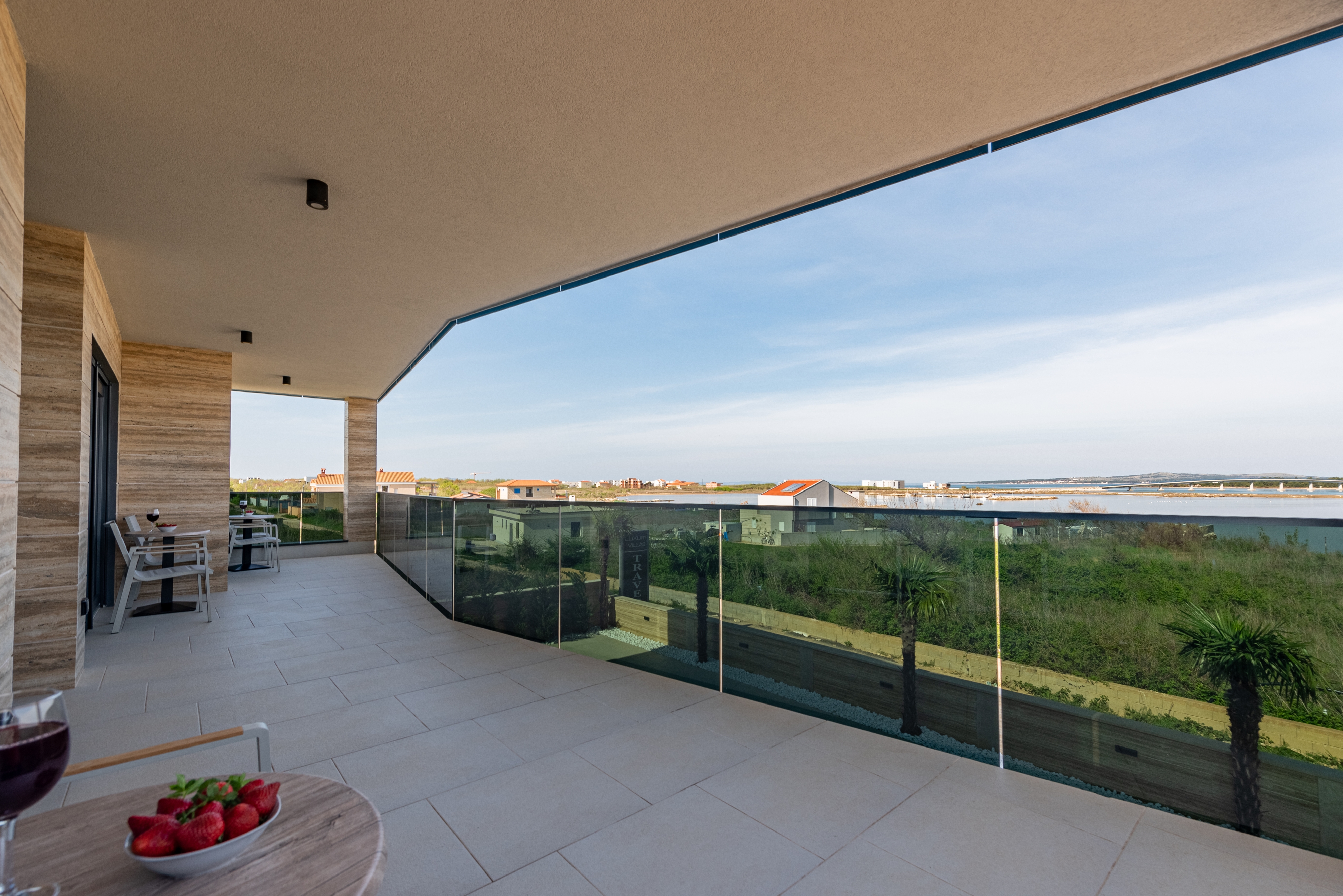 Comfortable and spacious house with terrace and sea view Privlaka, Zadar  K