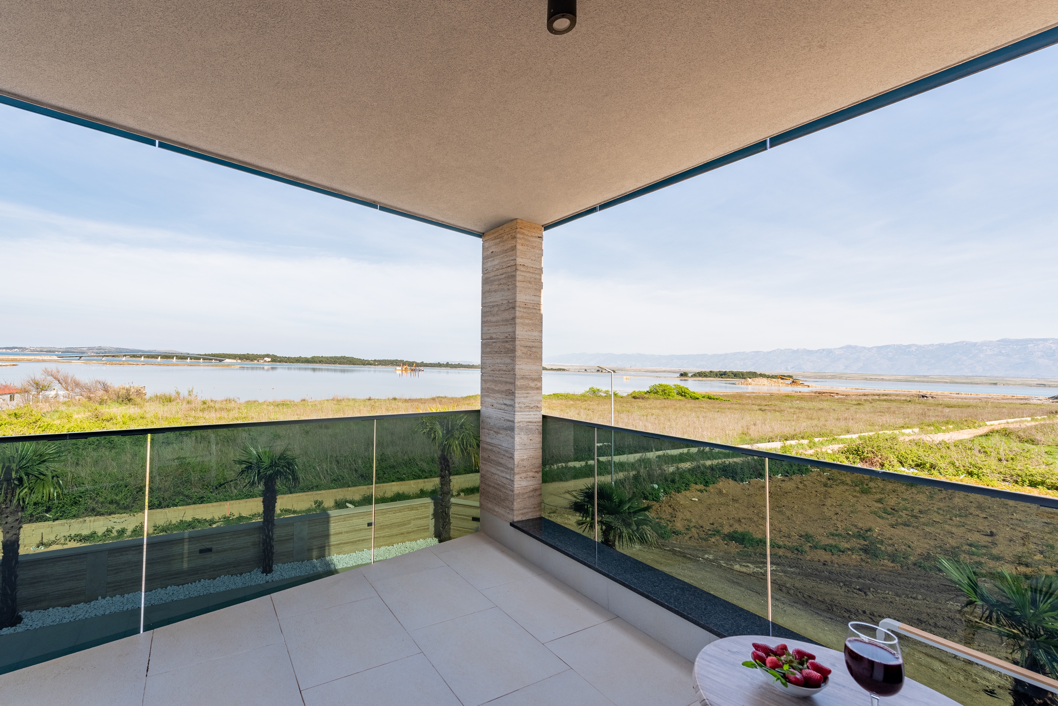 Comfortable and spacious house with terrace and sea view Privlaka, Zadar  K