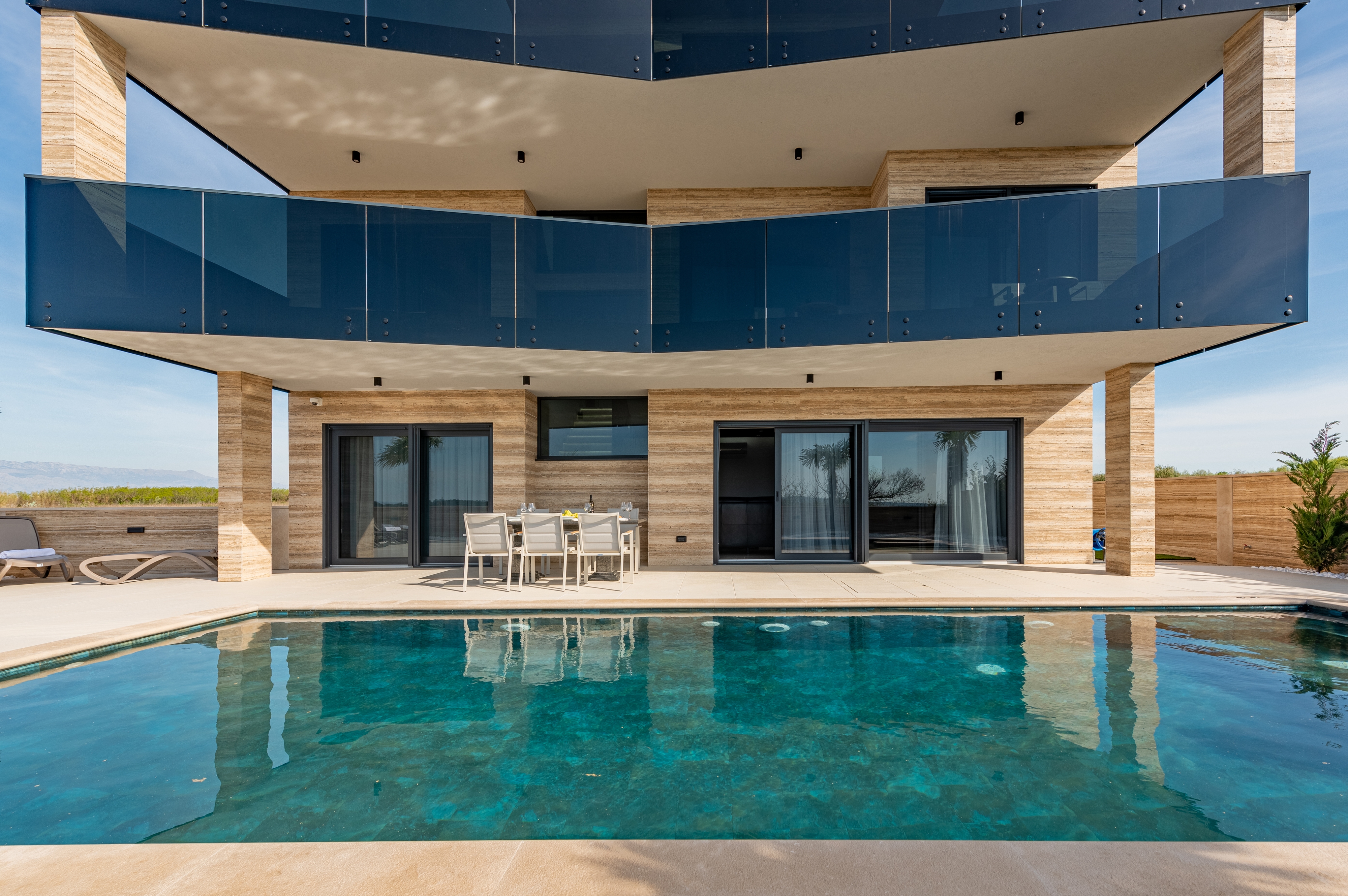 Comfortable and spacious house with terrace and sea view Privlaka, Zadar (K-23518) Comfortable and spacious house with terrace and sea view Privlaka, Zadar (K-23518)