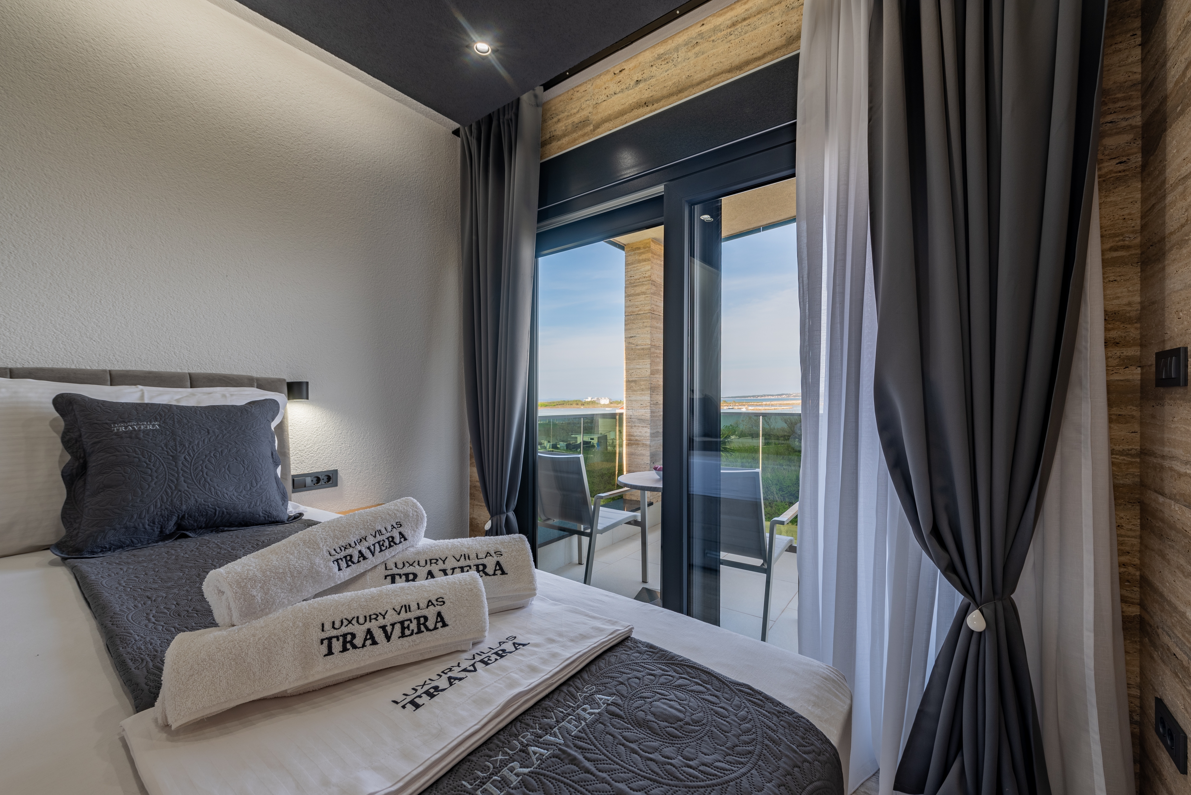 Comfortable and spacious house with terrace and sea view Privlaka, Zadar  K