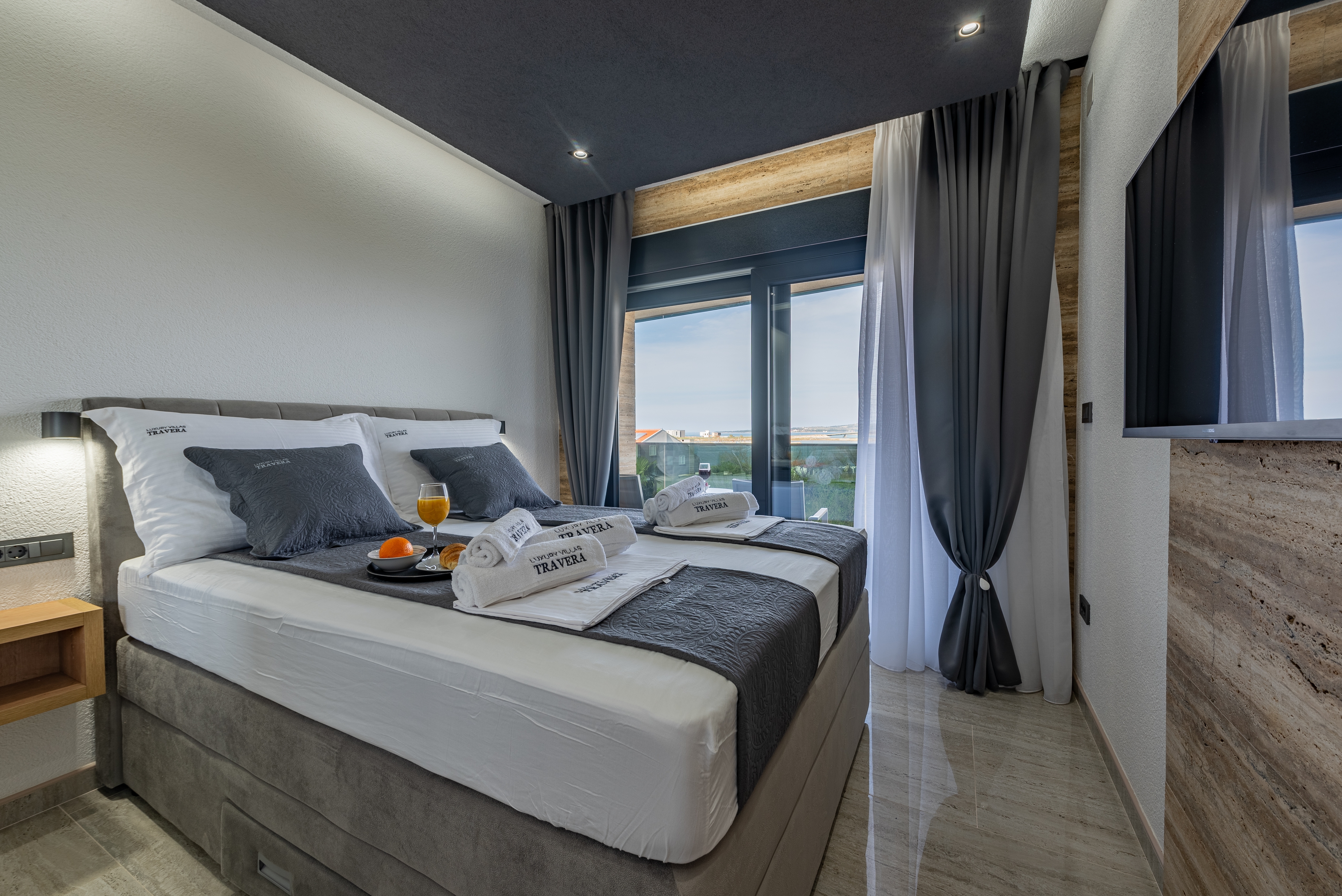 Comfortable and spacious house with terrace and sea view Privlaka, Zadar  K