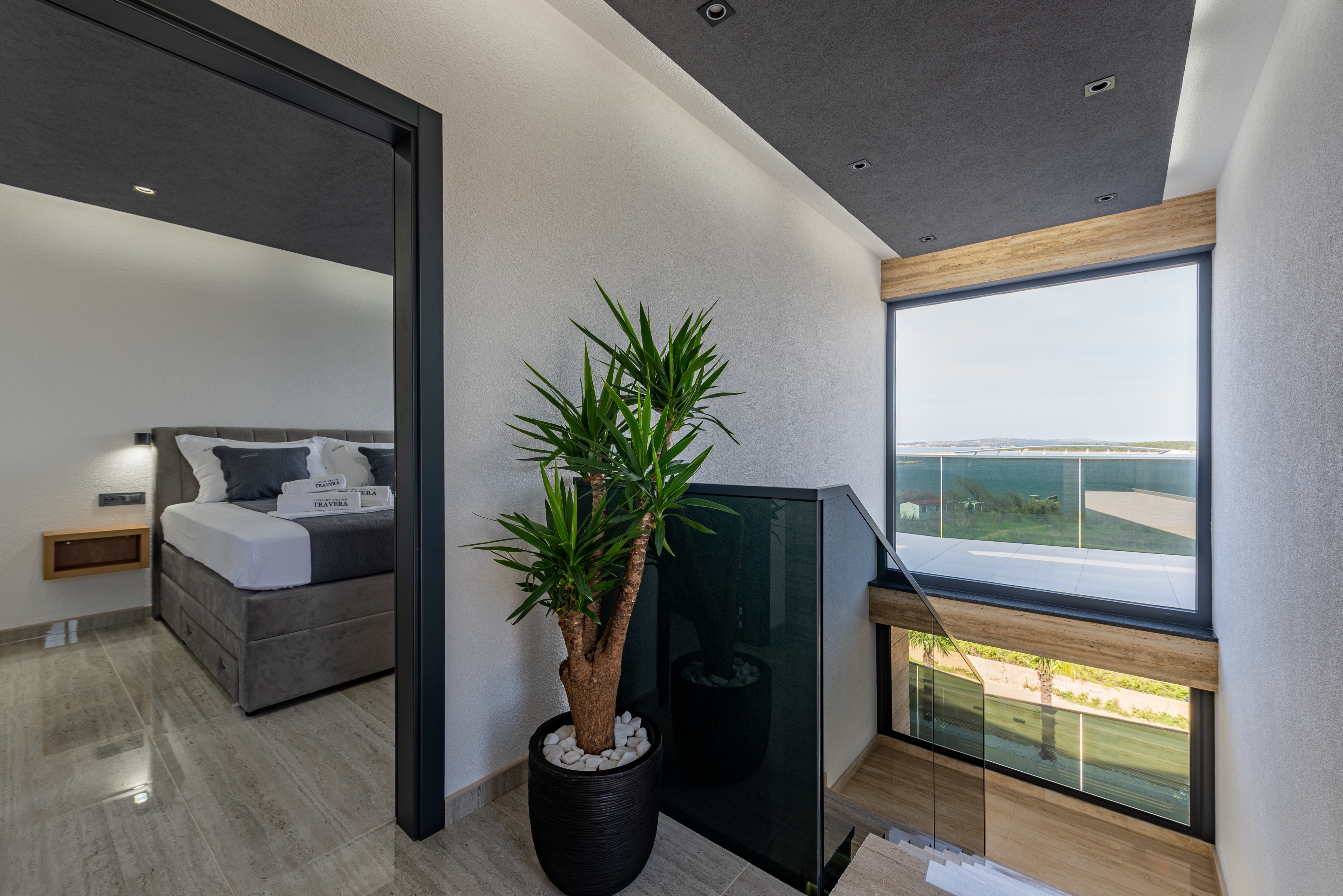 Comfortable and spacious house with terrace and sea view Privlaka, Zadar  K