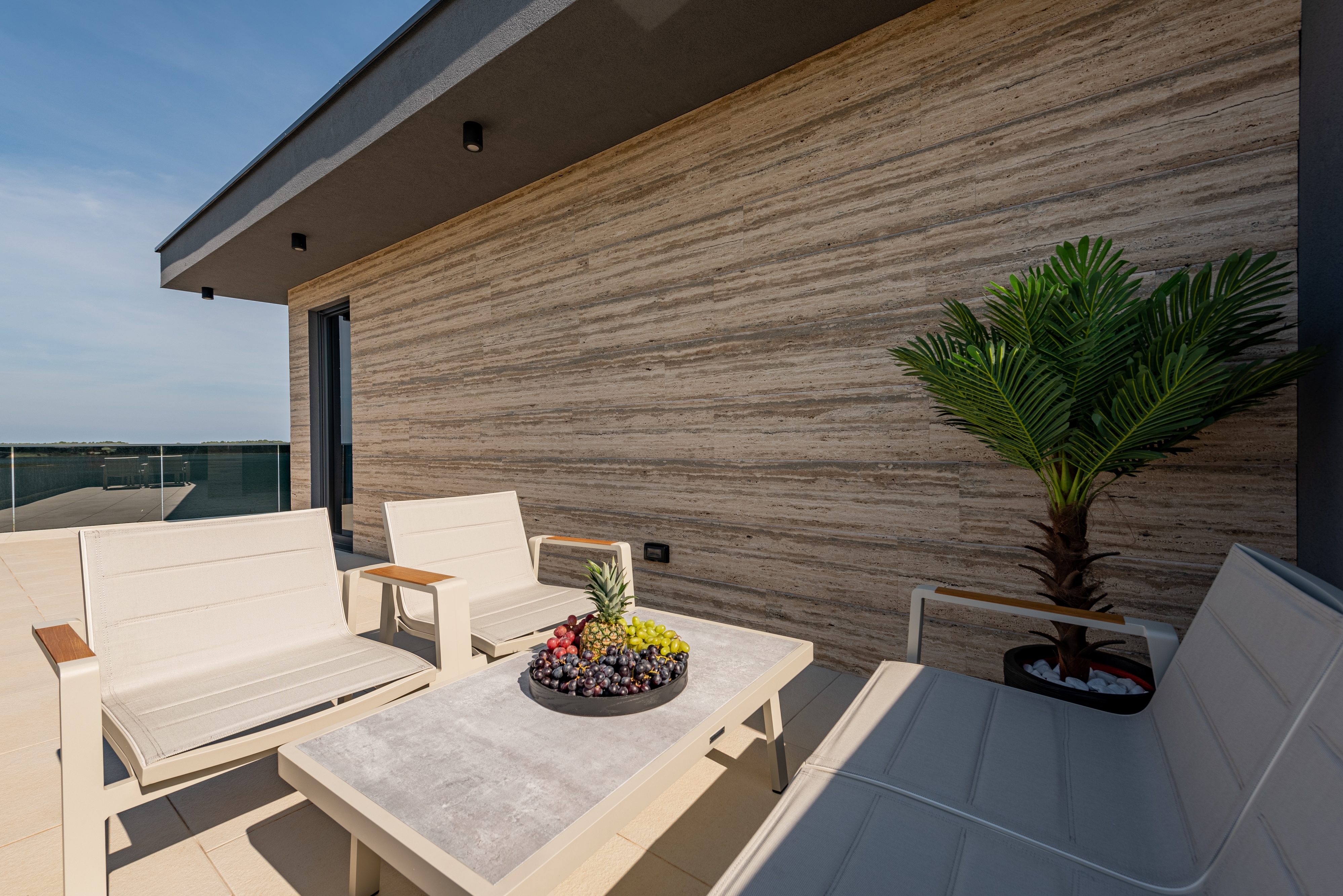 Comfortable and spacious house with terrace and sea view Privlaka, Zadar  K