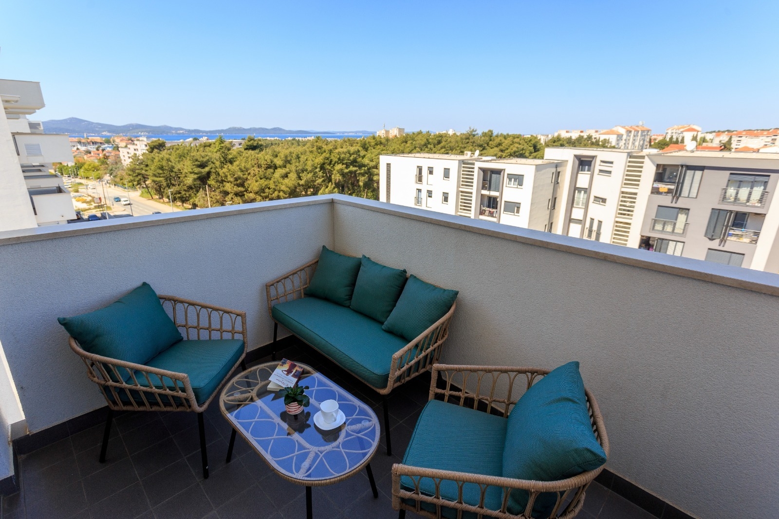 Two bedroom apartment with terrace and sea view Zadar  A-a