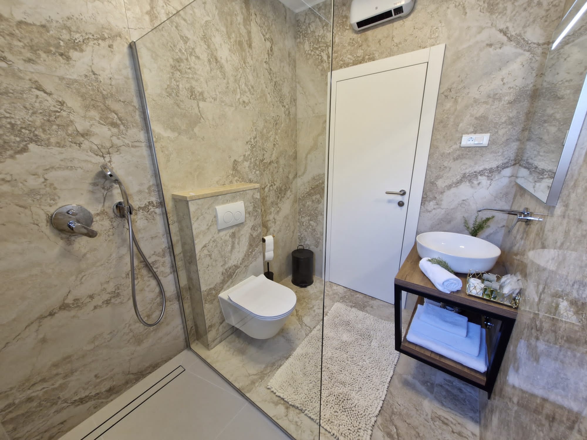 Two bedroom apartment with terrace and sea view Podstrana, Split  A-b