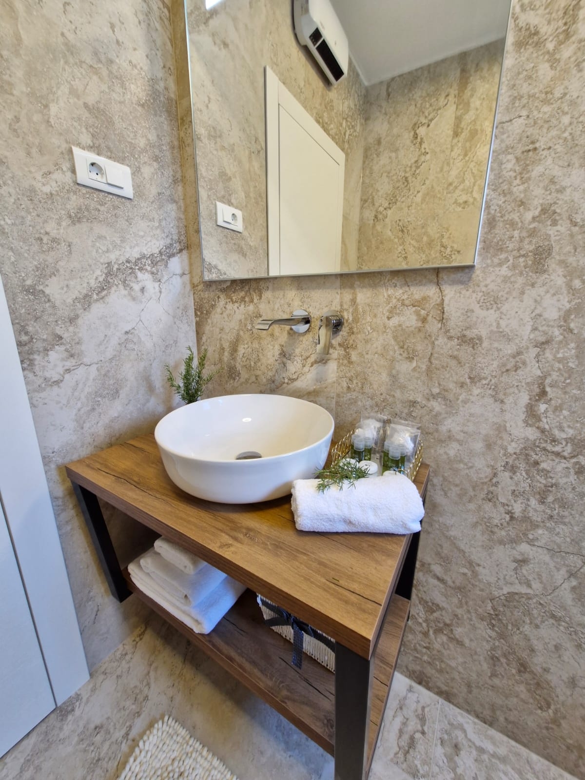 Two bedroom apartment with terrace and sea view Podstrana, Split  A-b