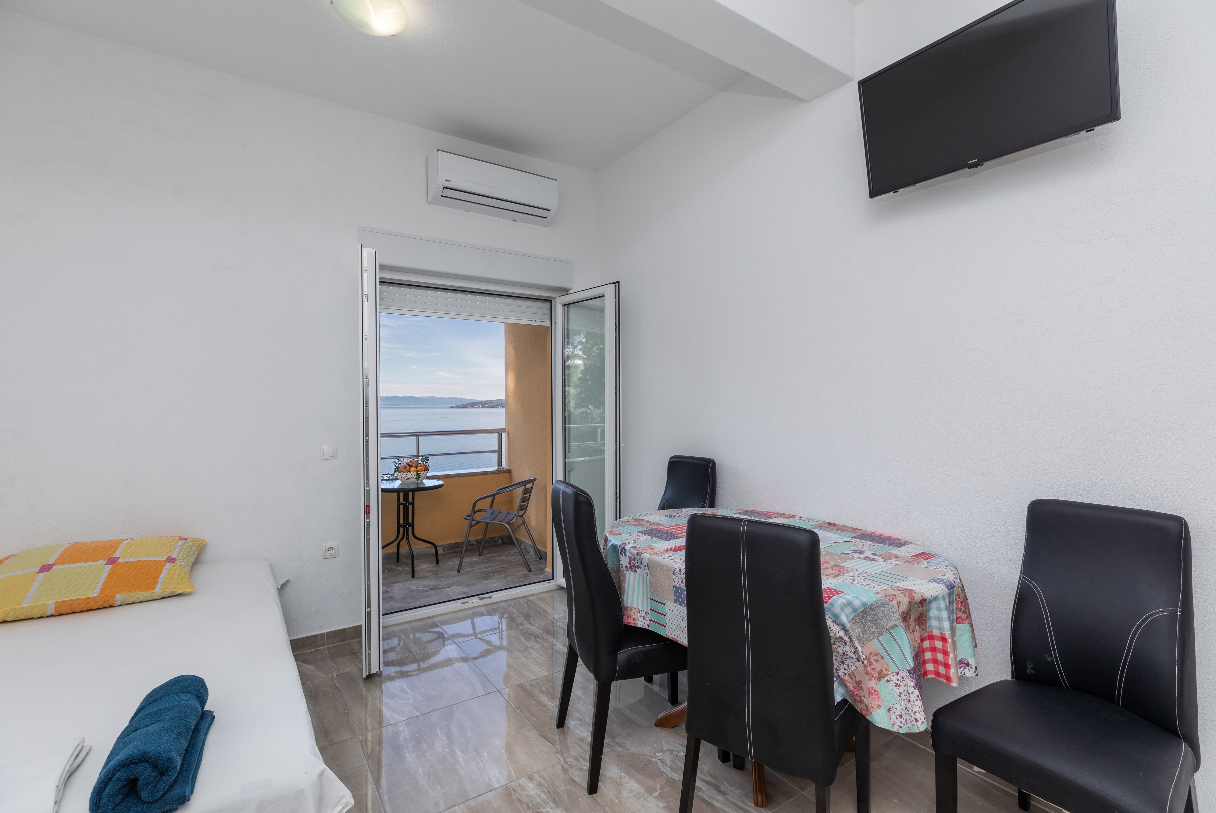 One bedroom apartment with balcony and sea view Krvavica, Makarska (A-23540-a) One bedroom apartment with balcony and sea view Krvavica, Makarska (A-23540-a)