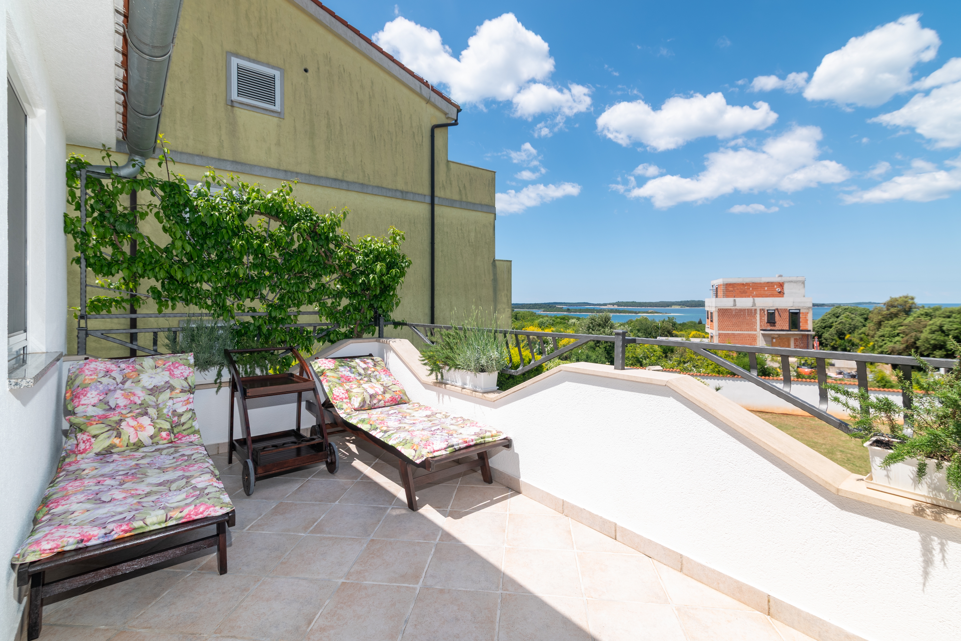 Two bedroom apartment with terrace and sea view Štinjan, Pula  A-b
