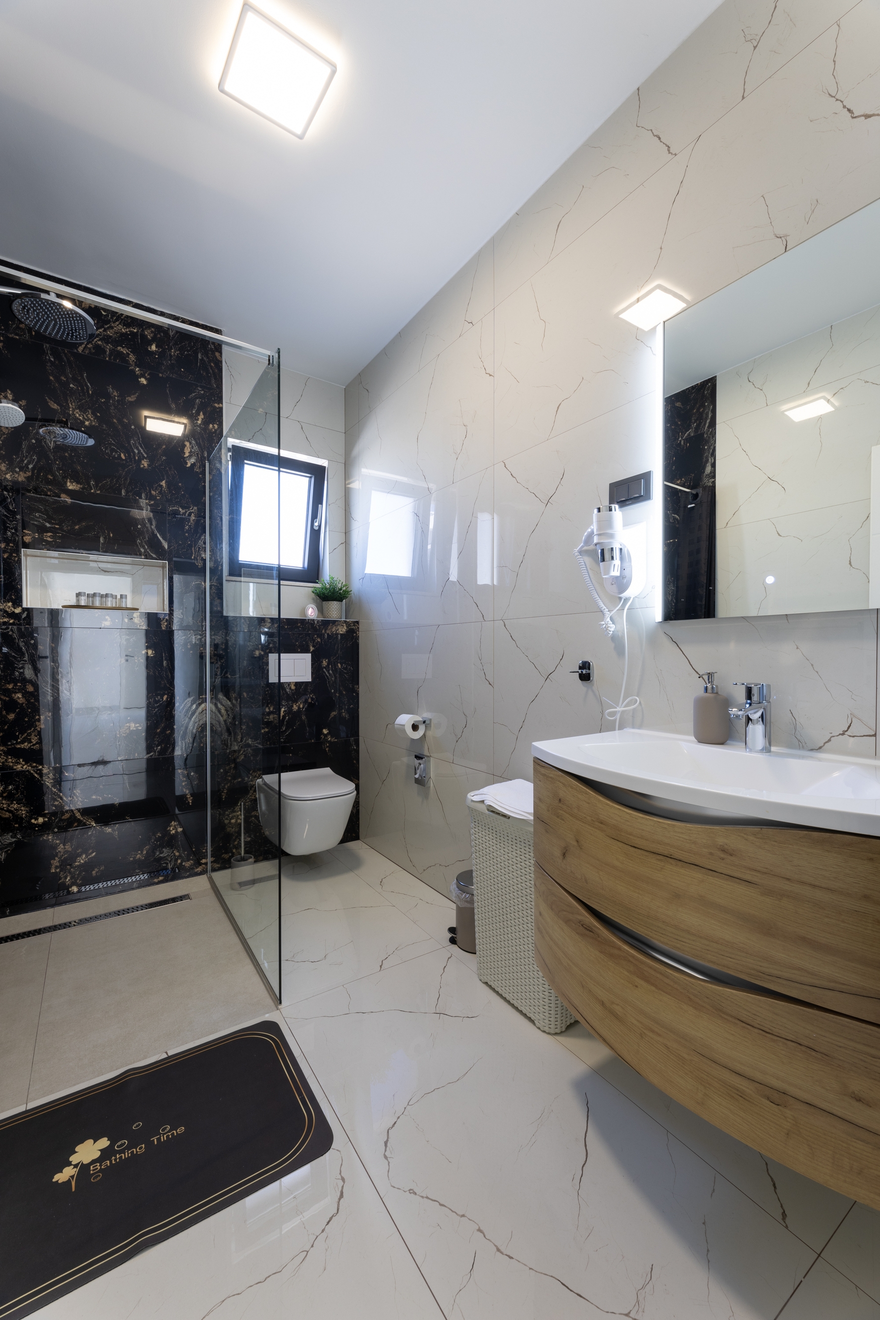 Comfortable and spacious house with terrace and sea view Primošten  K
