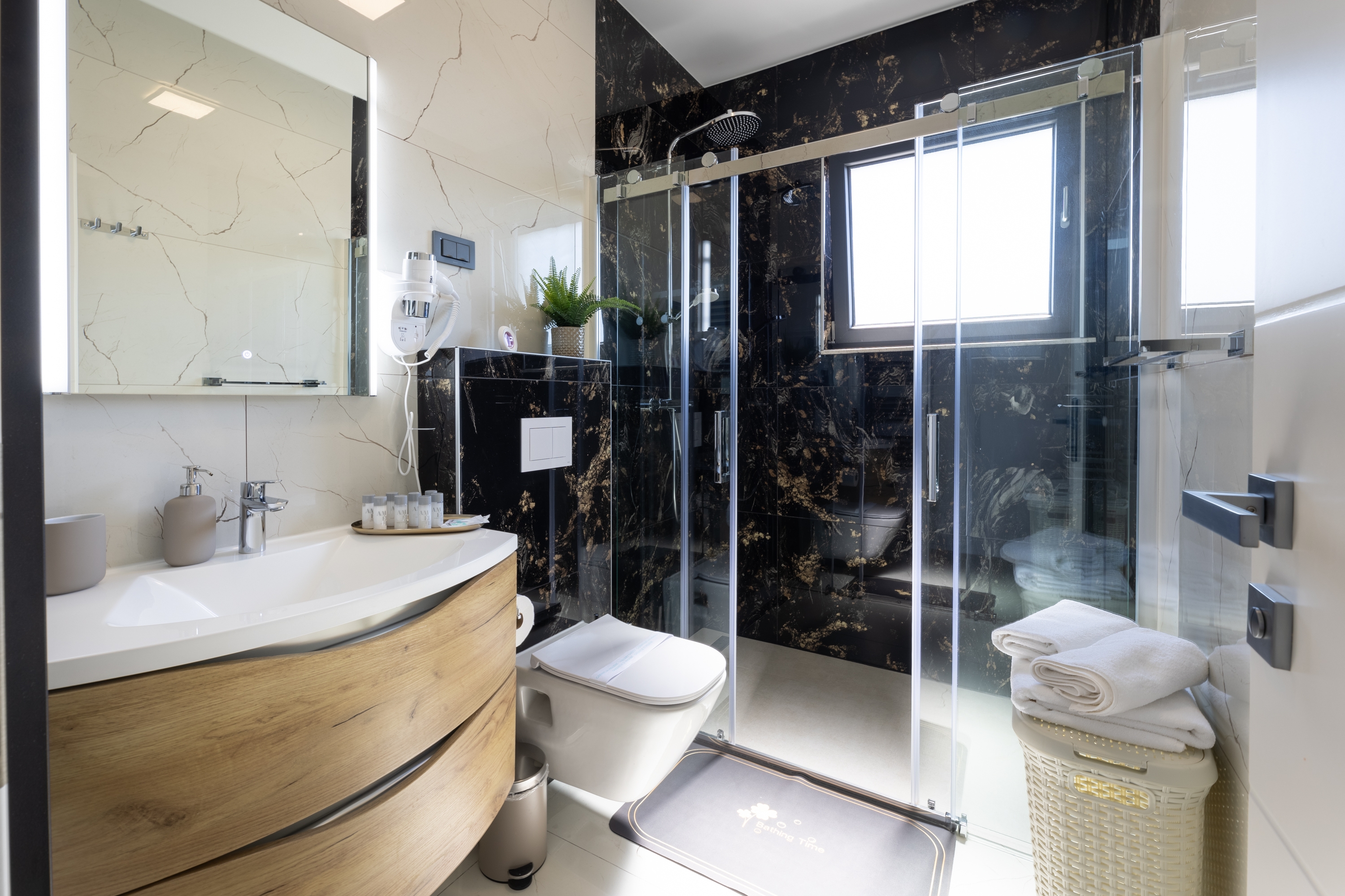 Comfortable and spacious house with terrace and sea view Primošten  K