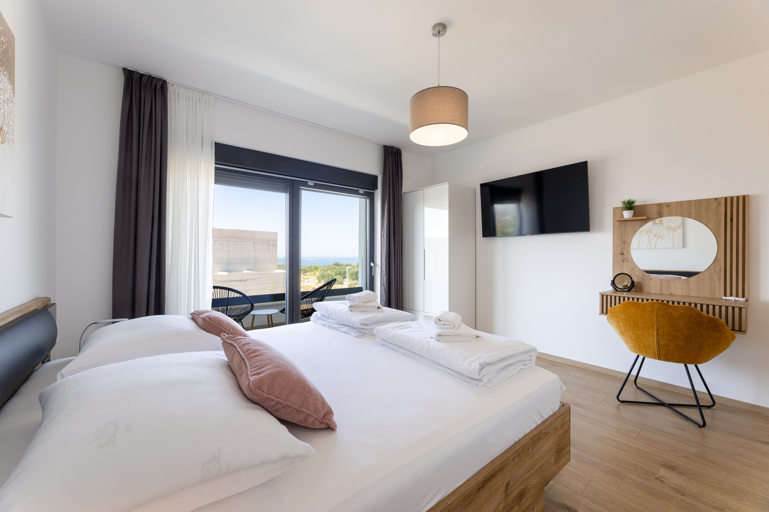 Comfortable and spacious house with terrace and sea view Primošten  K