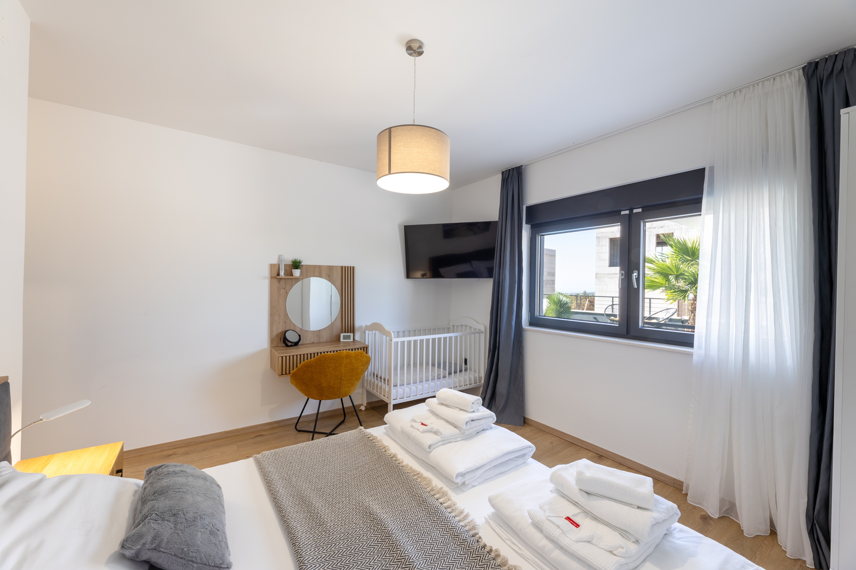 Comfortable and spacious house with terrace and sea view Primošten  K