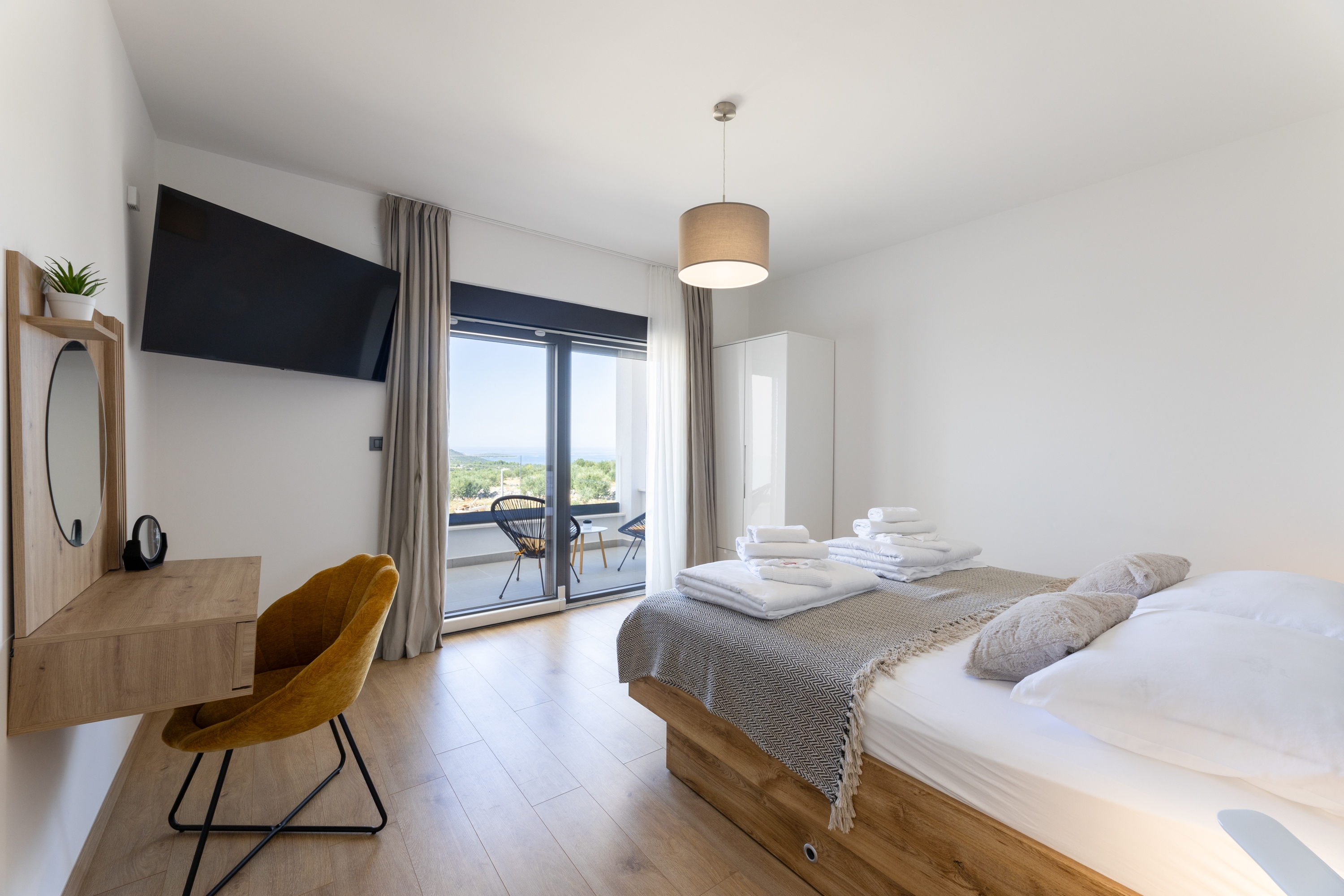 Comfortable and spacious house with terrace and sea view Primošten  K