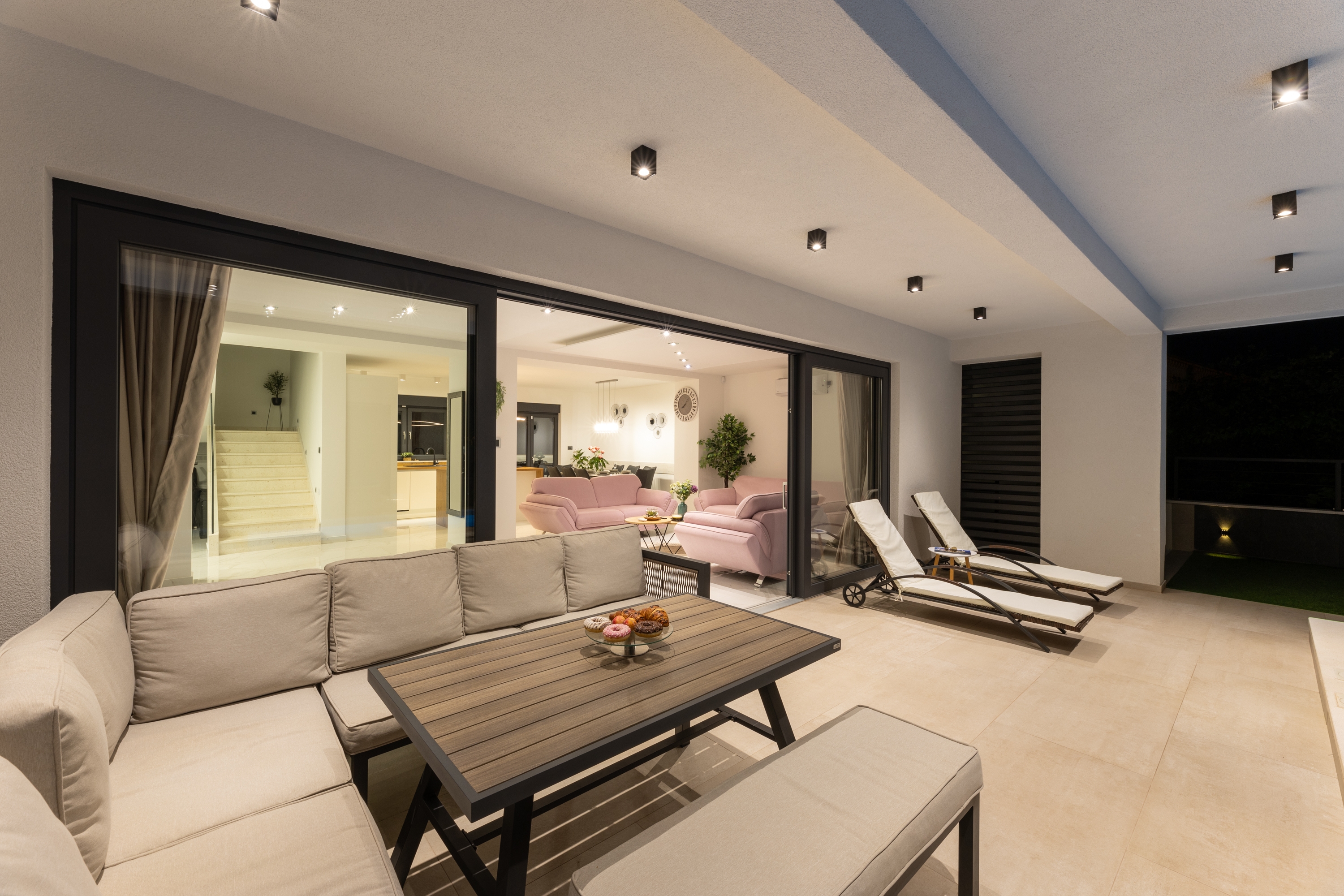 Comfortable and spacious house with terrace and sea view Primošten  K