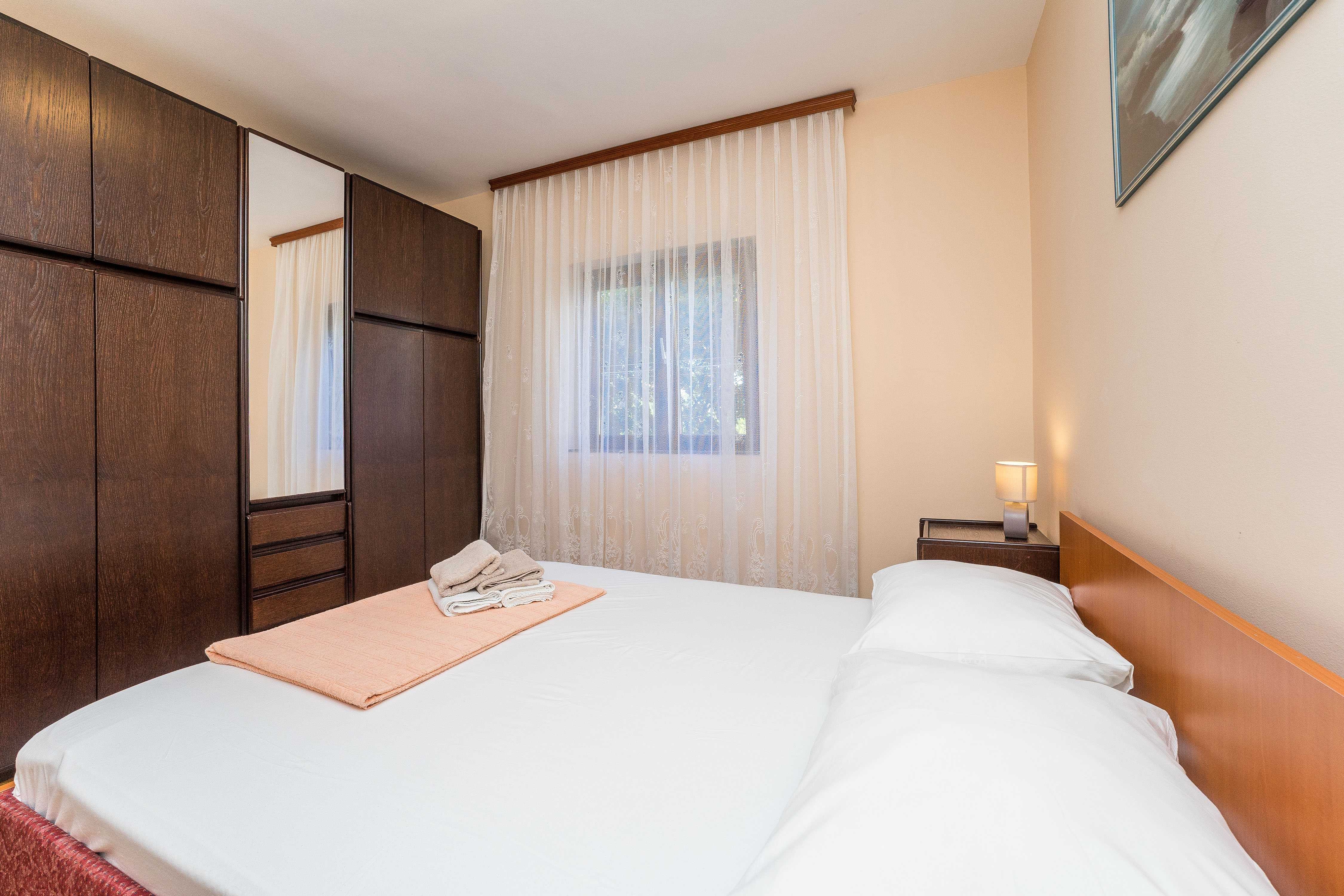 Two bedroom apartment with terrace Nin, Zadar  A-c