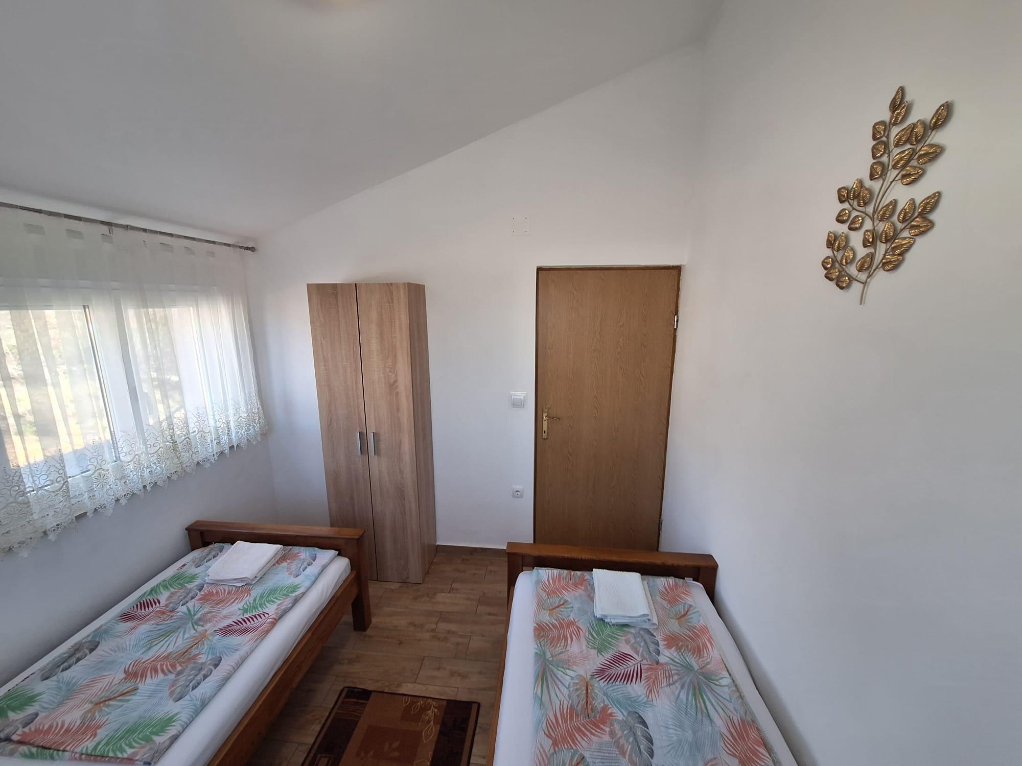 Two bedroom apartment with terrace and sea view Seline, Paklenica  A-a