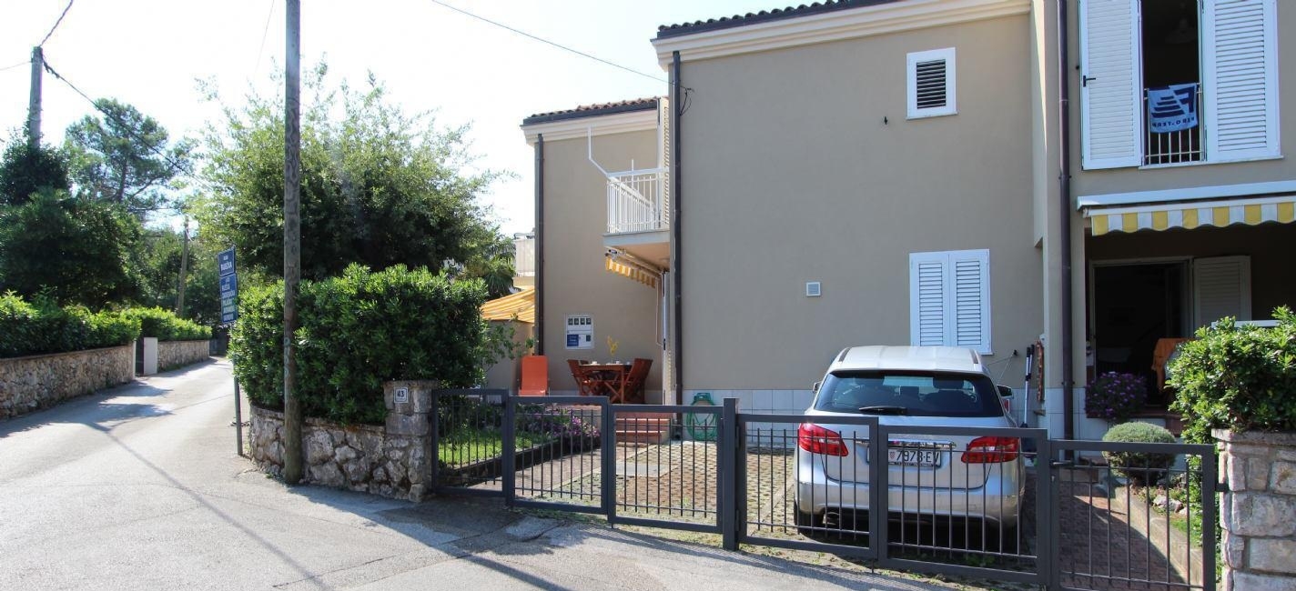 One bedroom apartment with terrace Malinska, Krk (A-23556-a)