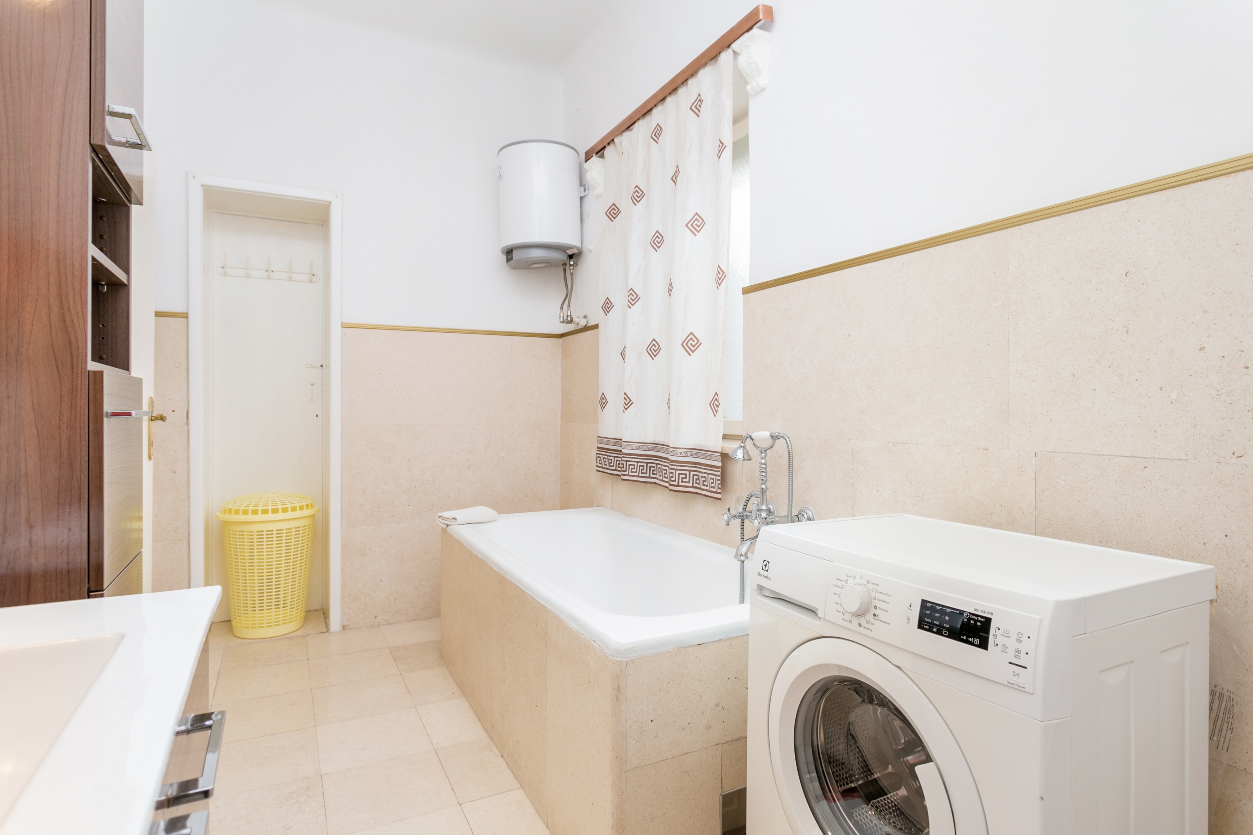 Comfortable and spacious house with terrace and sea view Split  K