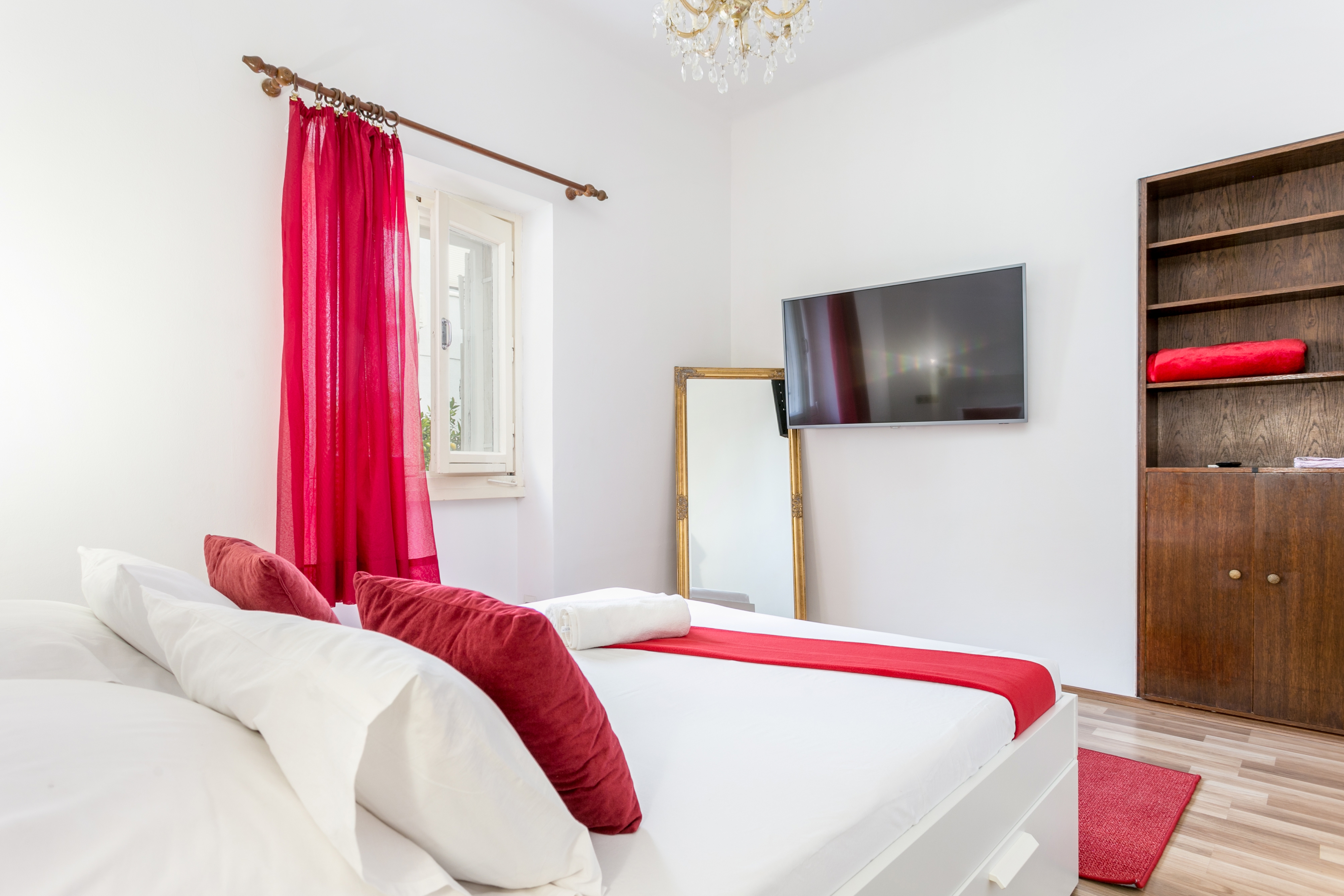 Comfortable and spacious house with terrace and sea view Split  K
