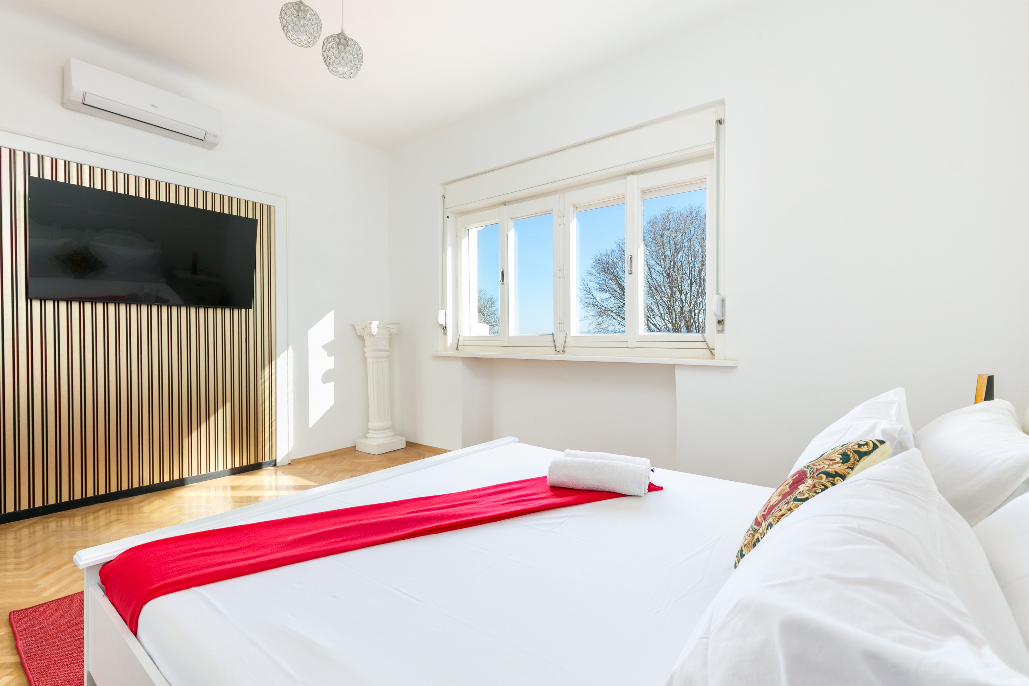 Comfortable and spacious house with terrace and sea view Split  K