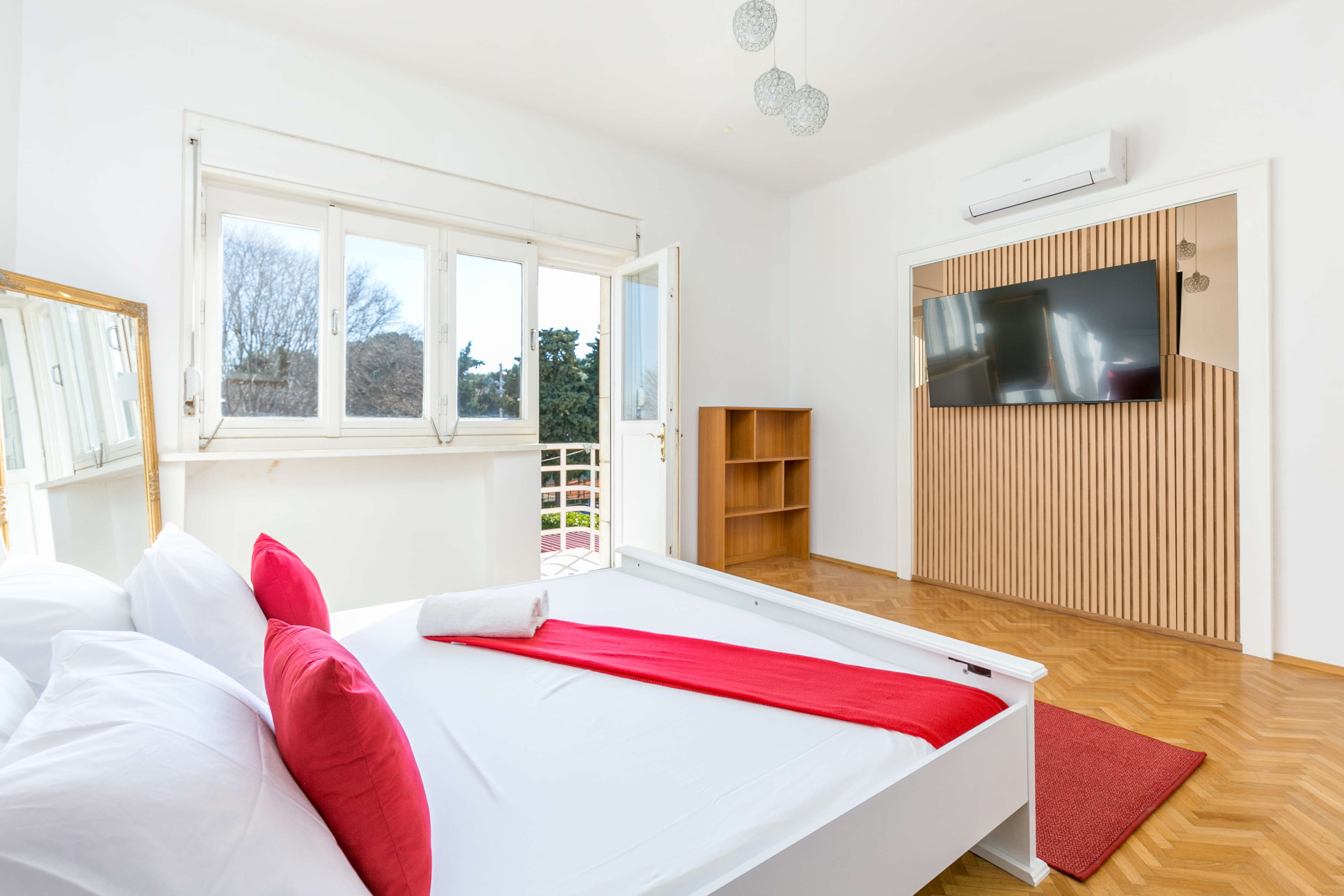 Comfortable and spacious house with terrace and sea view Split  K