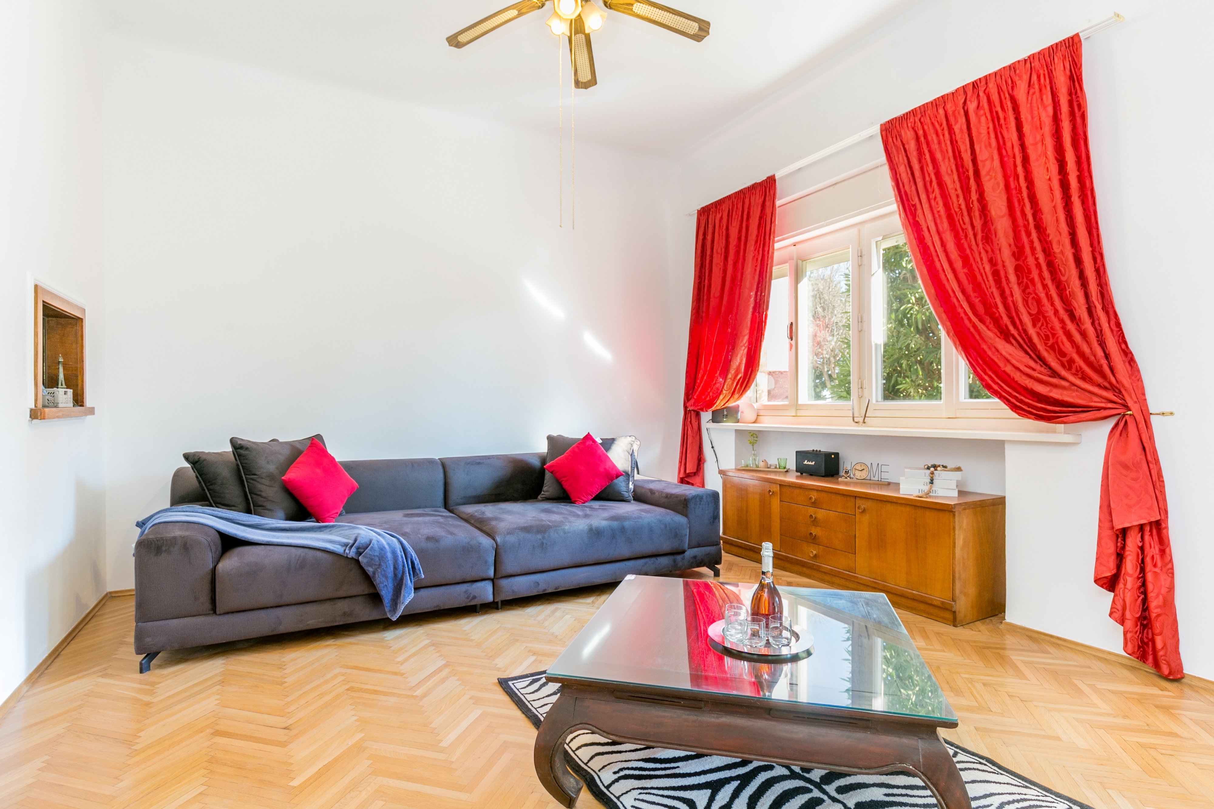 Comfortable and spacious house with terrace and sea view Split (K-23559) Comfortable and spacious house with terrace and sea view Split (K-23559)