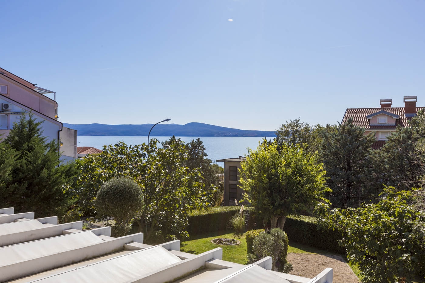Two bedroom apartment with terrace and sea view Selce, Crikvenica  A-a