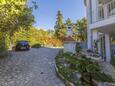 Selce, Crikvenica, Parkeerplaats 2356 - Appartementen near sea with pebble beach.