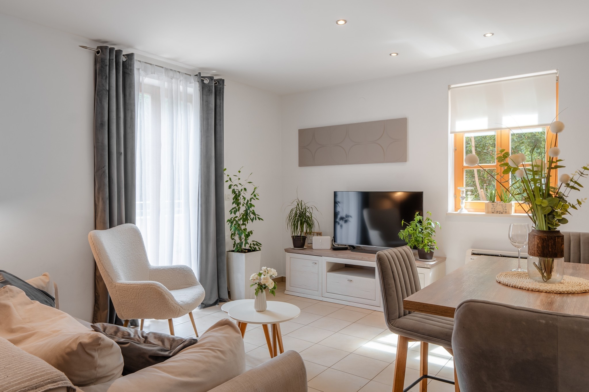 Three bedroom apartment with balcony Zadar (A-23564-a)