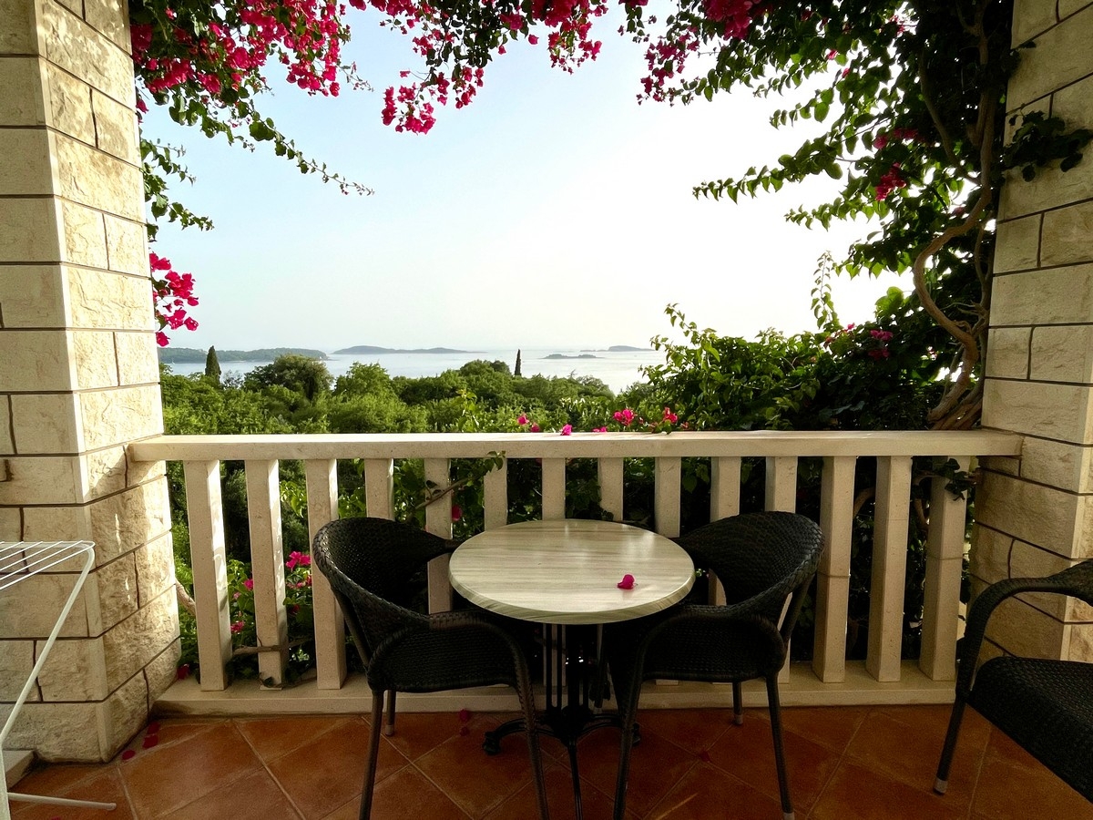 One bedroom apartment with terrace and sea view Plat, Dubrovnik  A-b