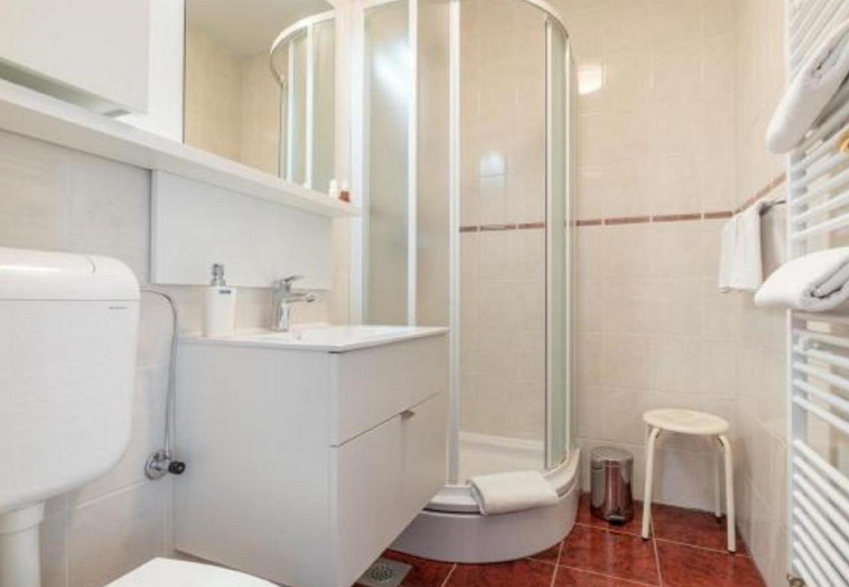 One bedroom apartment with balcony and sea view Plat, Dubrovnik  A-c