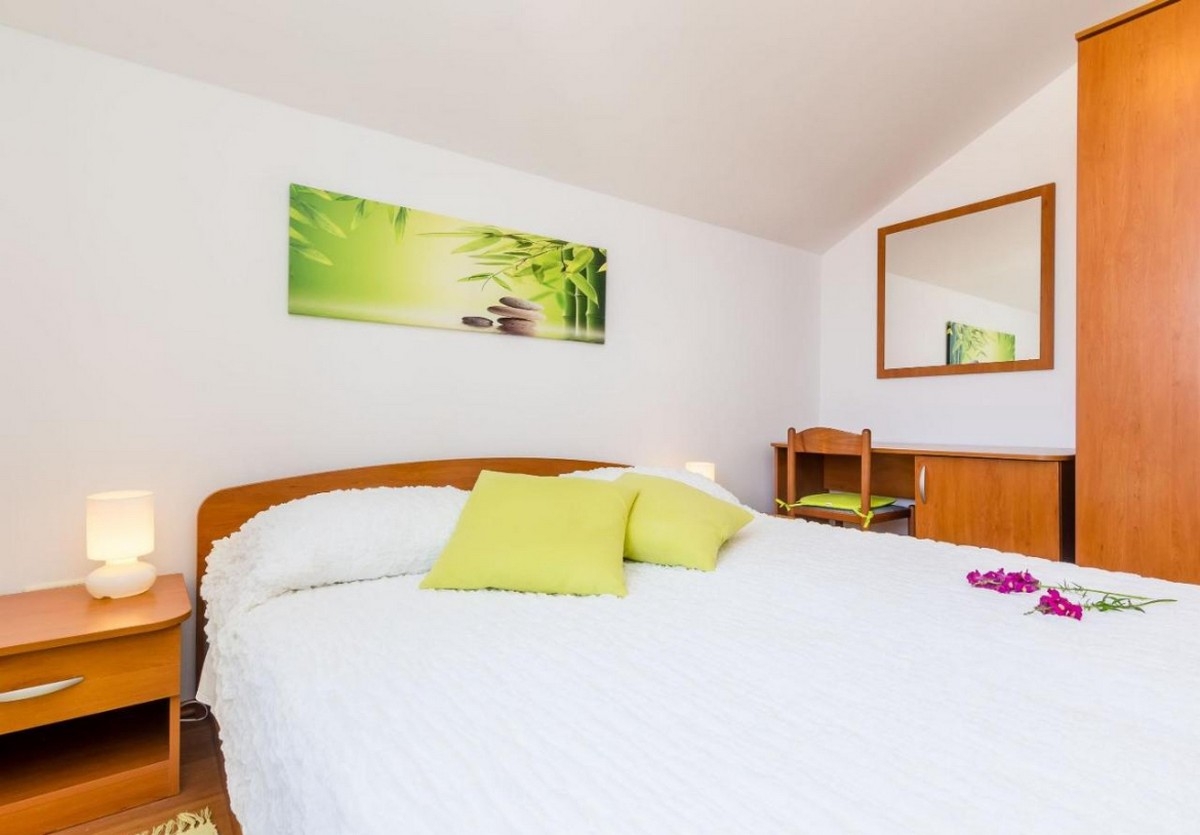 One bedroom apartment with balcony and sea view Plat, Dubrovnik  A-c