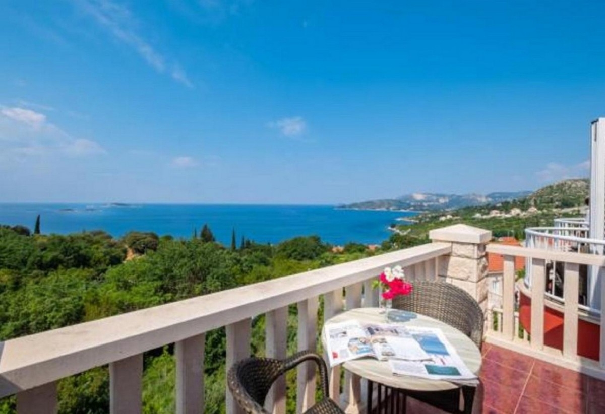 One bedroom apartment with terrace and sea view Plat, Dubrovnik  A-d