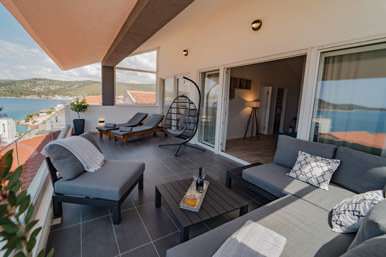 Three bedroom house with terrace and sea view Ražanj, Rogoznica  K