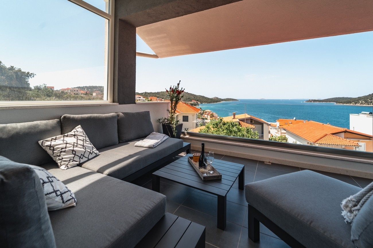 Three bedroom house with terrace and sea view Ražanj, Rogoznica  K