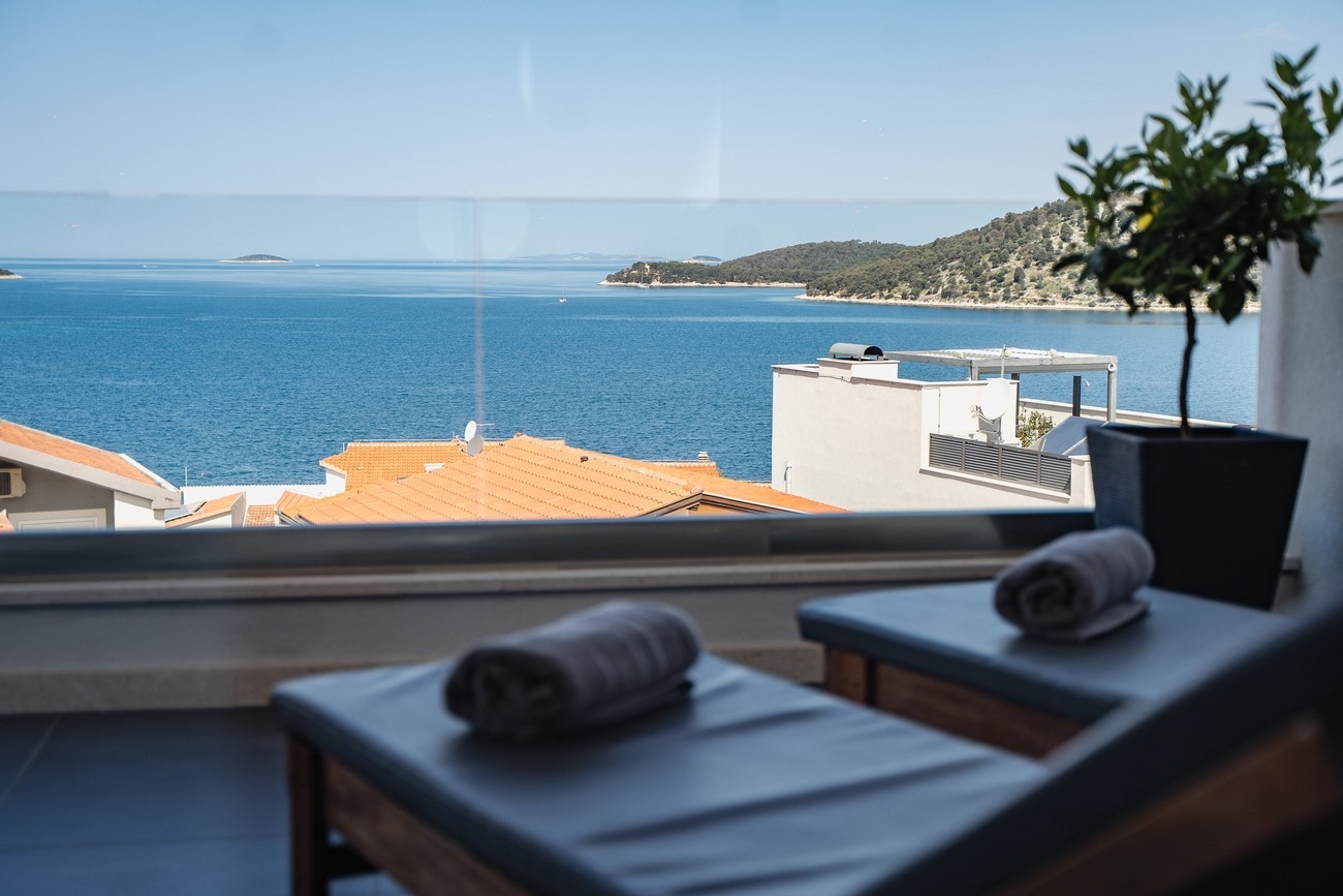 Three bedroom house with terrace and sea view Ražanj, Rogoznica  K